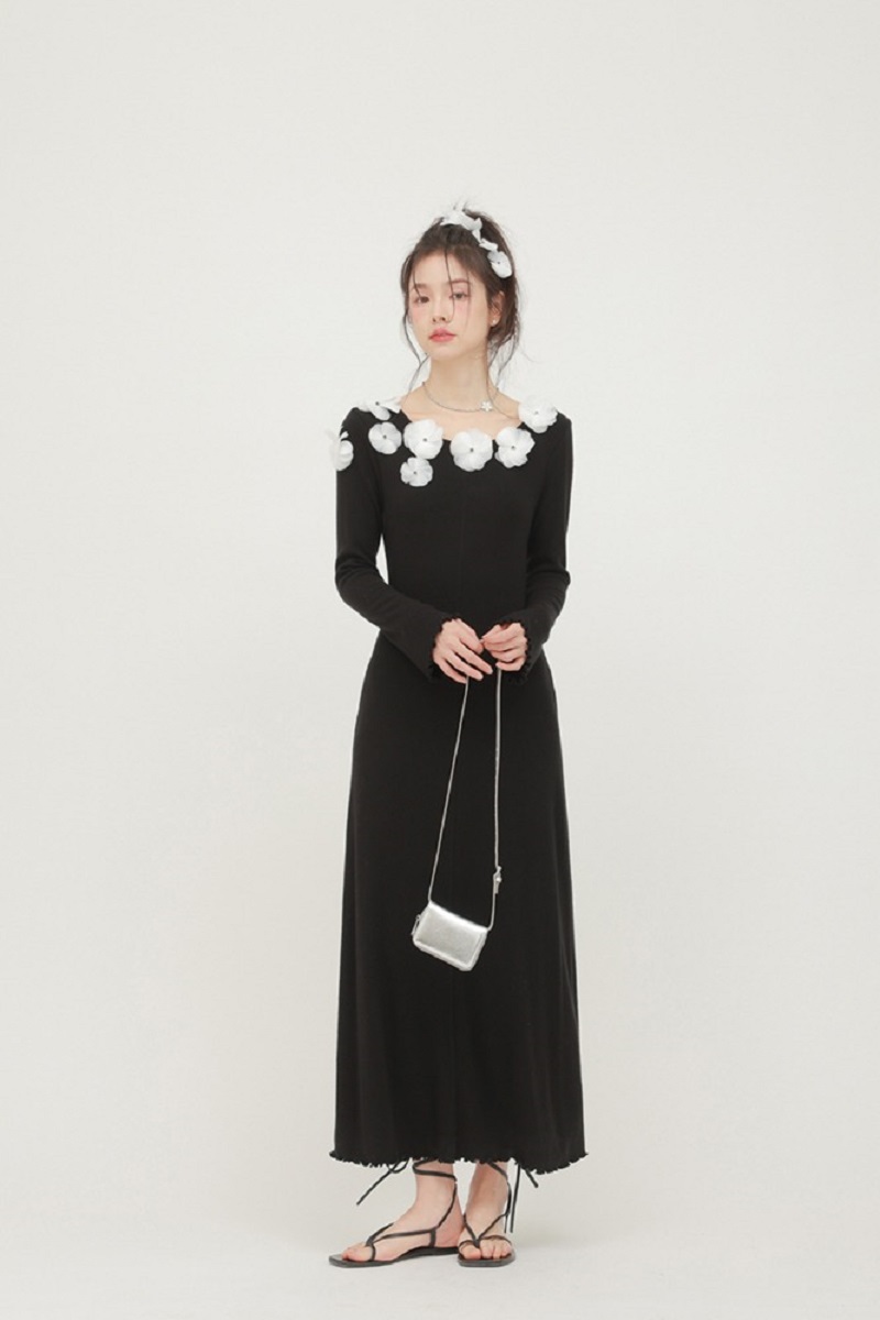 玫瑰花設計感法式氣質顯瘦黑色針織洋裝女春裝小黑裙連身裙