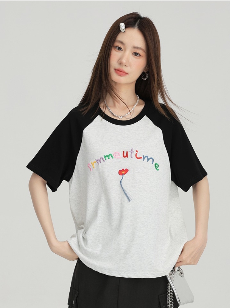 大尺碼淺灰色短袖T卹女新品韓國版寬鬆彩色字母上衣