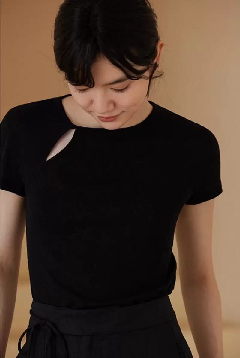 氣質韓女合身短袖鏤空扭結領口國風T恤舒適彈力顯瘦上衣