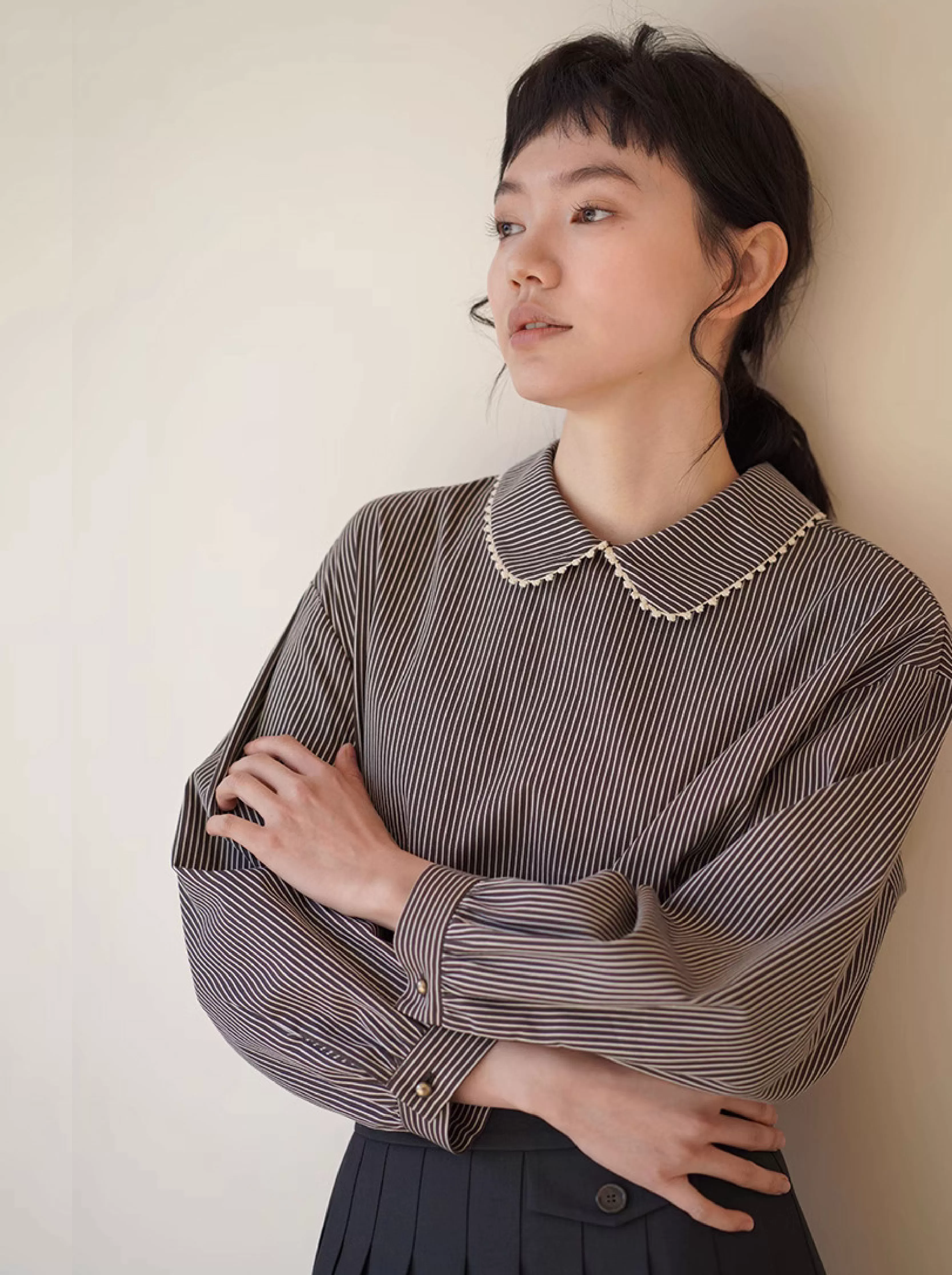 煙燻木桂色織條紋精緻蕾絲娃娃領寬鬆疊穿減齡長袖襯衫