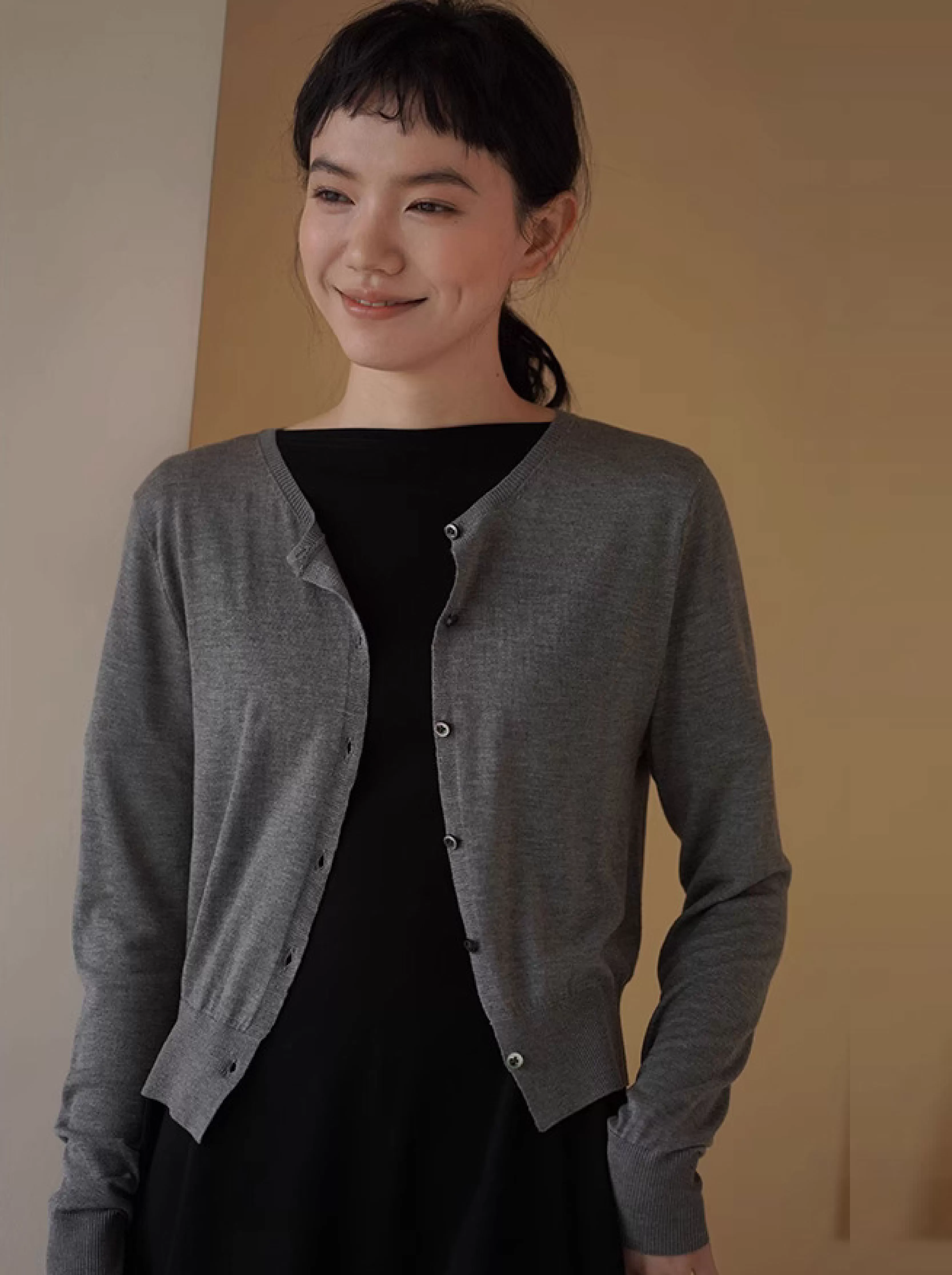 瑩潤輕盈40支100萊賽爾薄爽透氣圓領小巧針織通勤開襟衫女