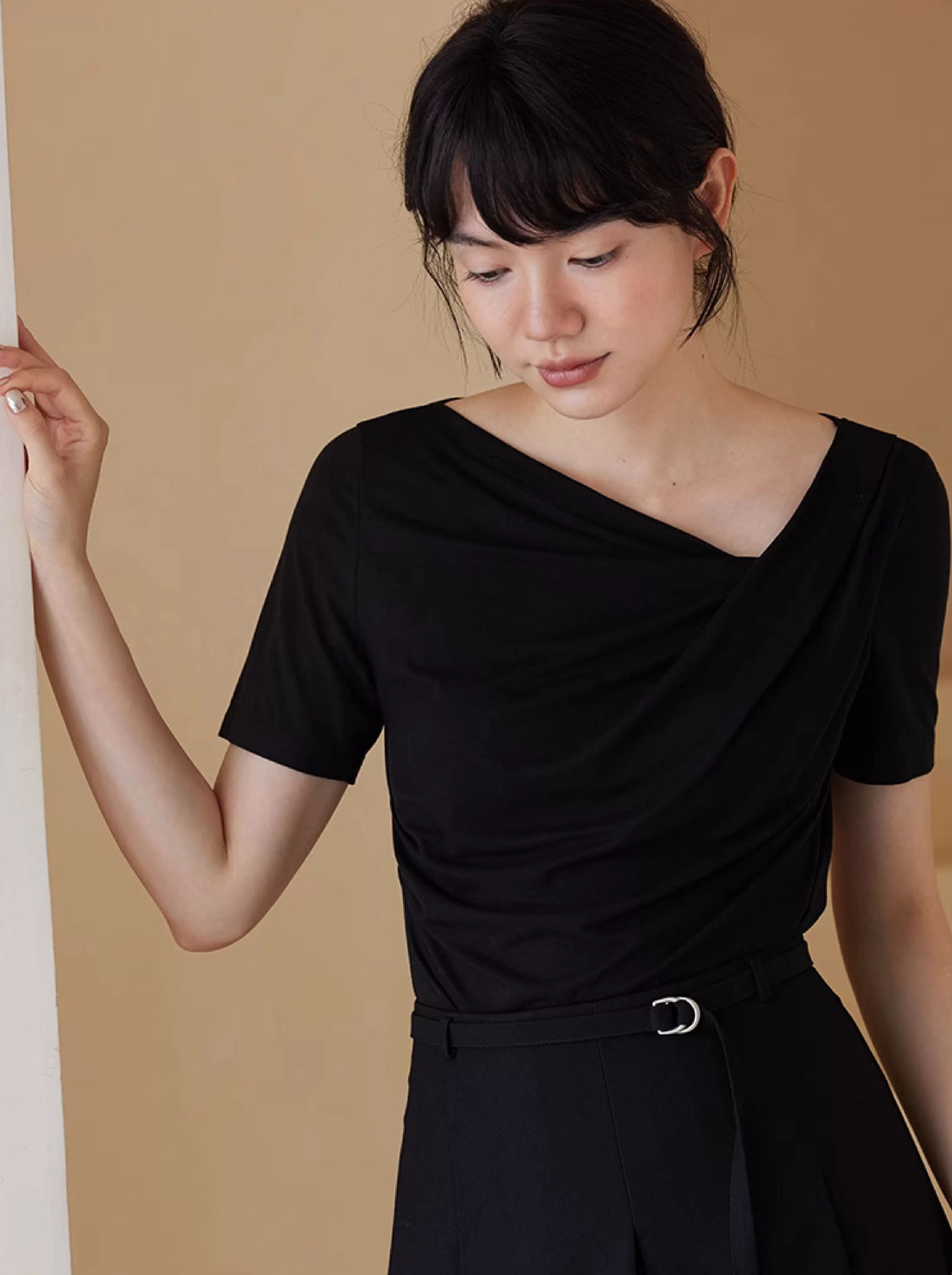 法式大女主角斜V領軟糯彈性合身收腰顯瘦氣質通勤短袖T卹