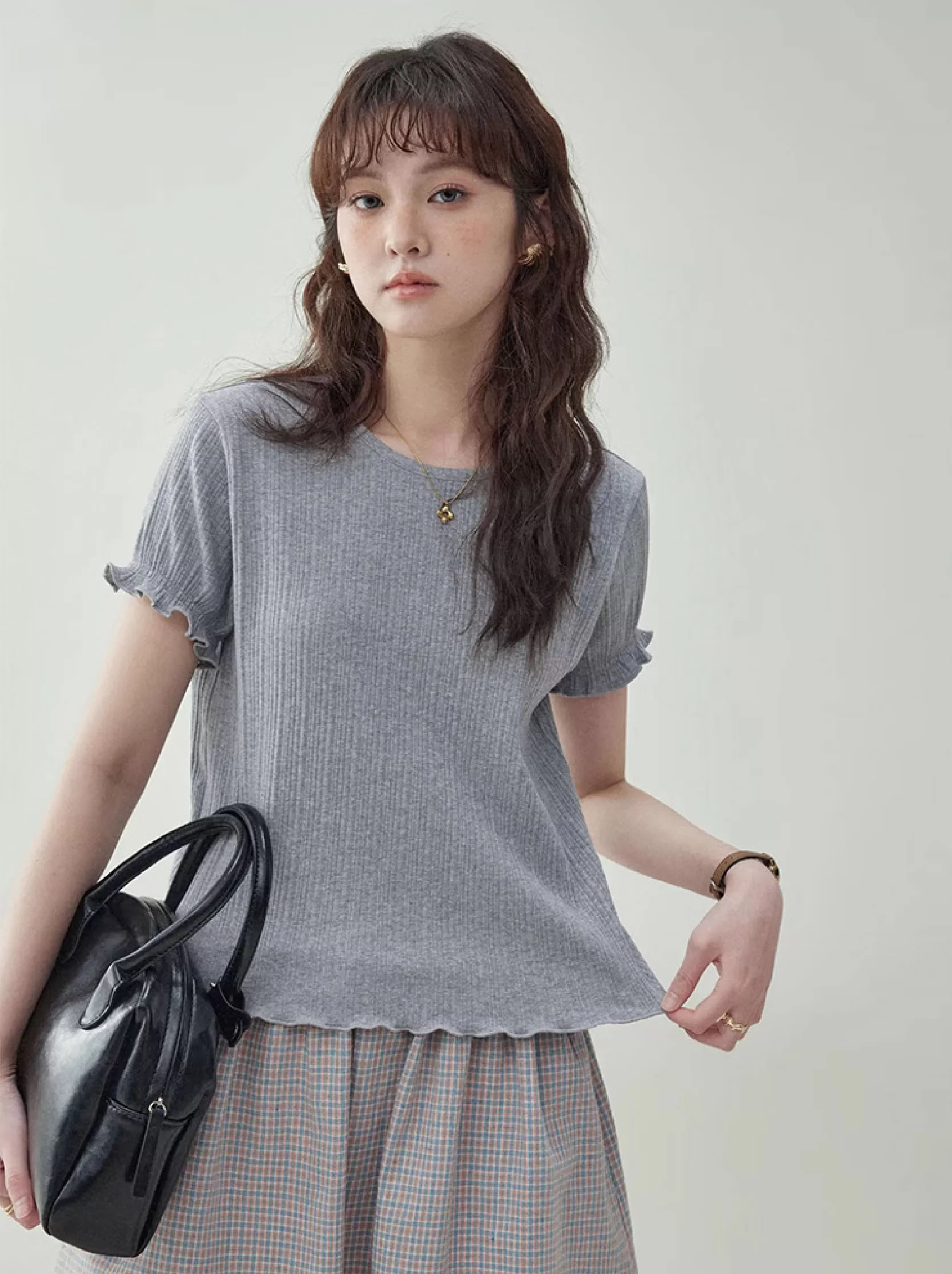 灰色圓領木耳邊短袖t卹女夏季新款甜美短上衣