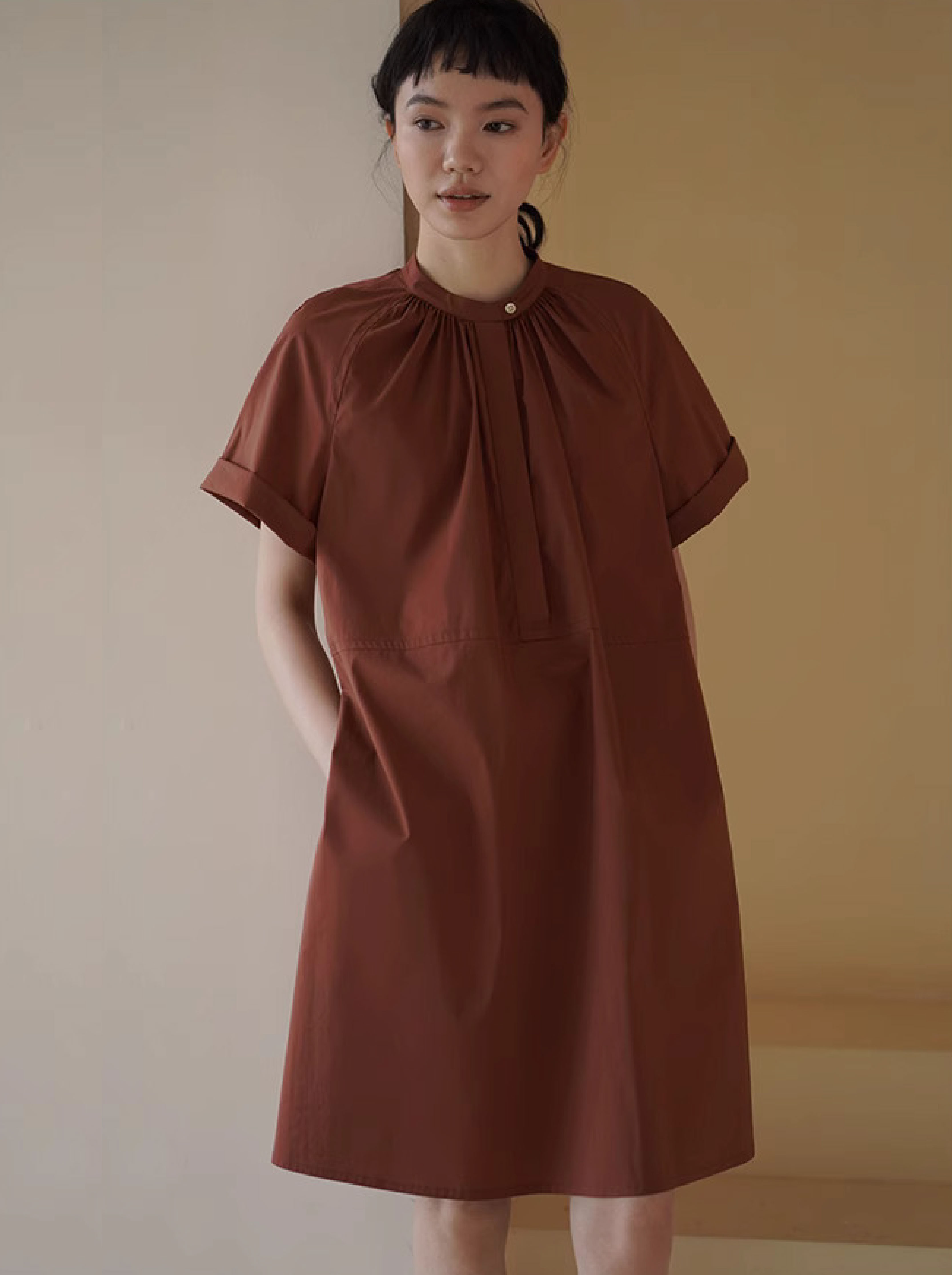 微醺茱萸顯白洋裝寬鬆A擺顯瘦短款捏褶圓領減齡裙女