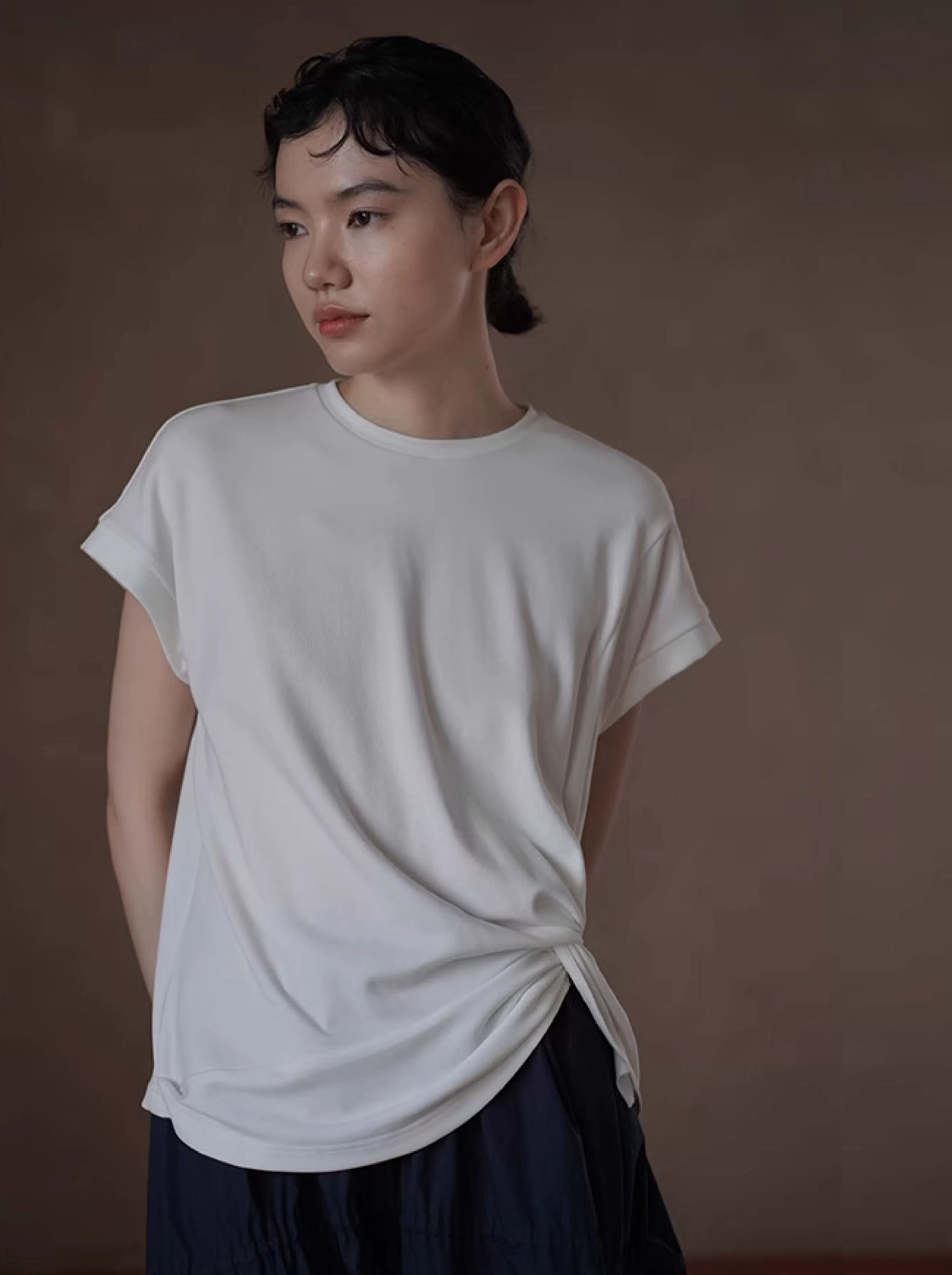 打破常規萊賽爾棉不規則扭結設計連肩袖顯瘦圓領白T恤女