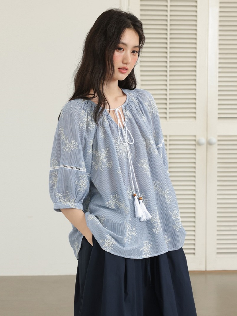 大尺碼刺繡藍條紋襯衫五分袖女夏2025新款波西米亞風上衣