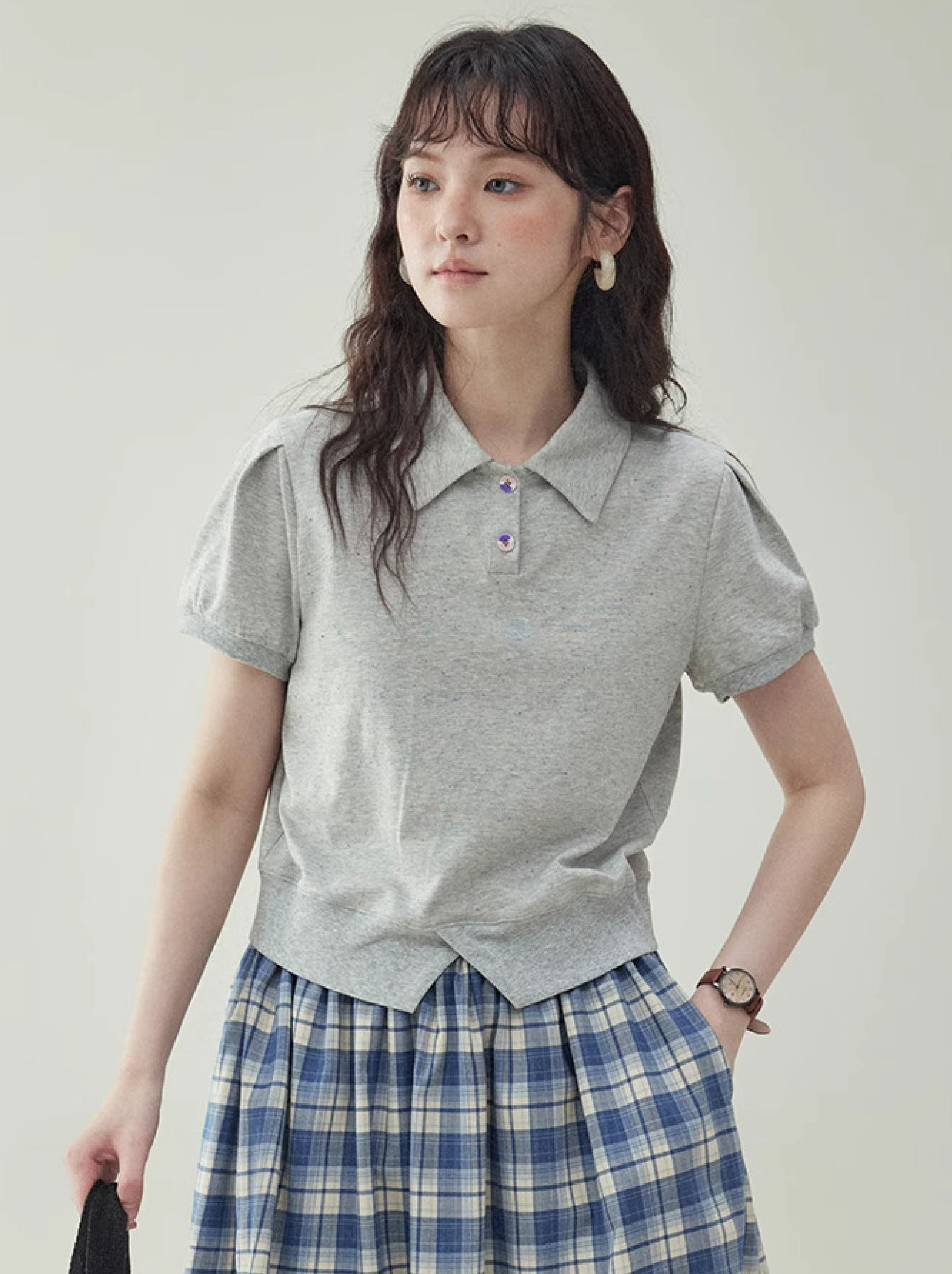 灰色polo領彩點開叉T恤女夏季新款燈籠袖短上衣