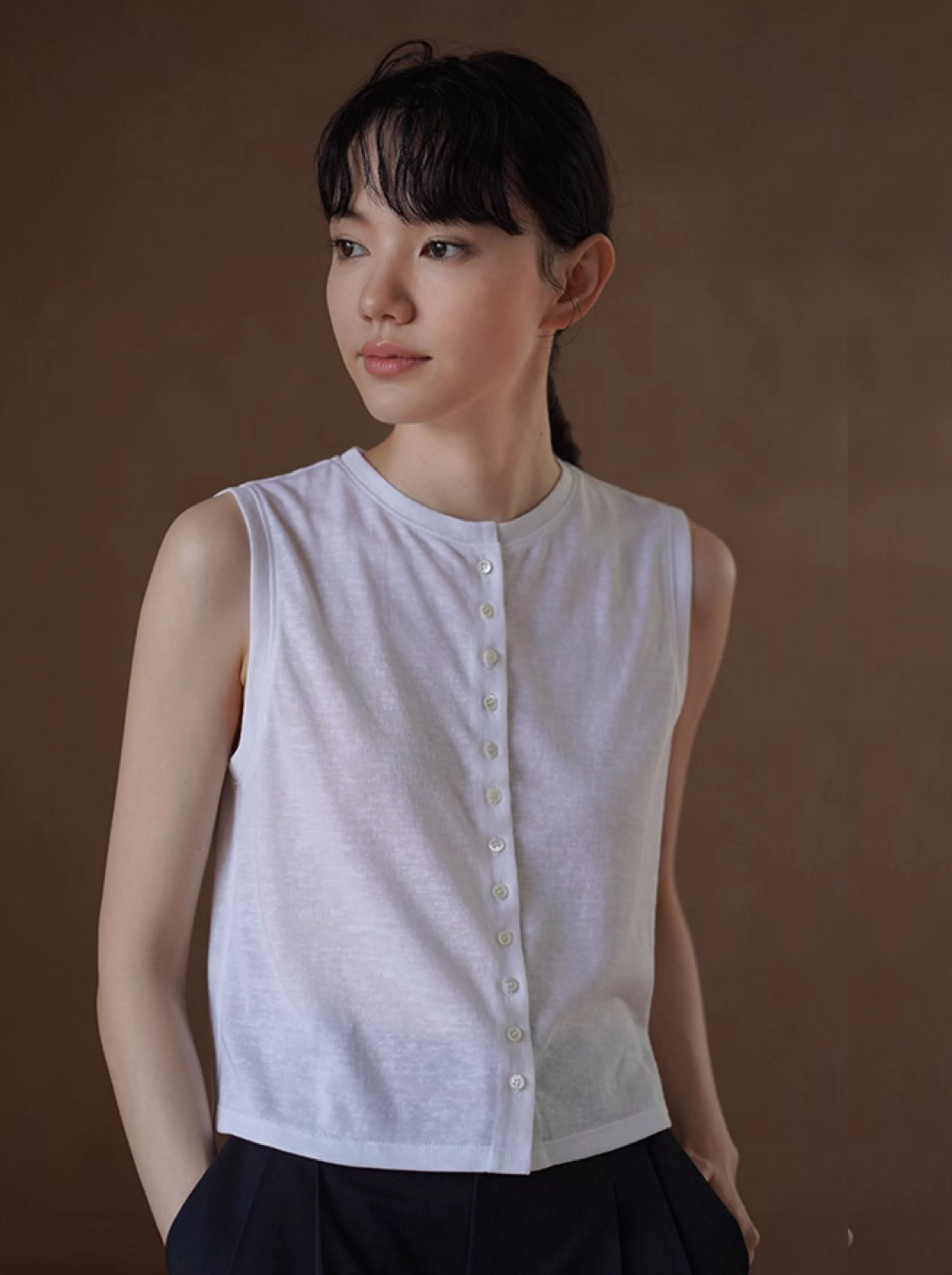 竹節白霧桑背心輕盈蠶絲亞麻棉混紡紐扣門襟無袖上衣女
