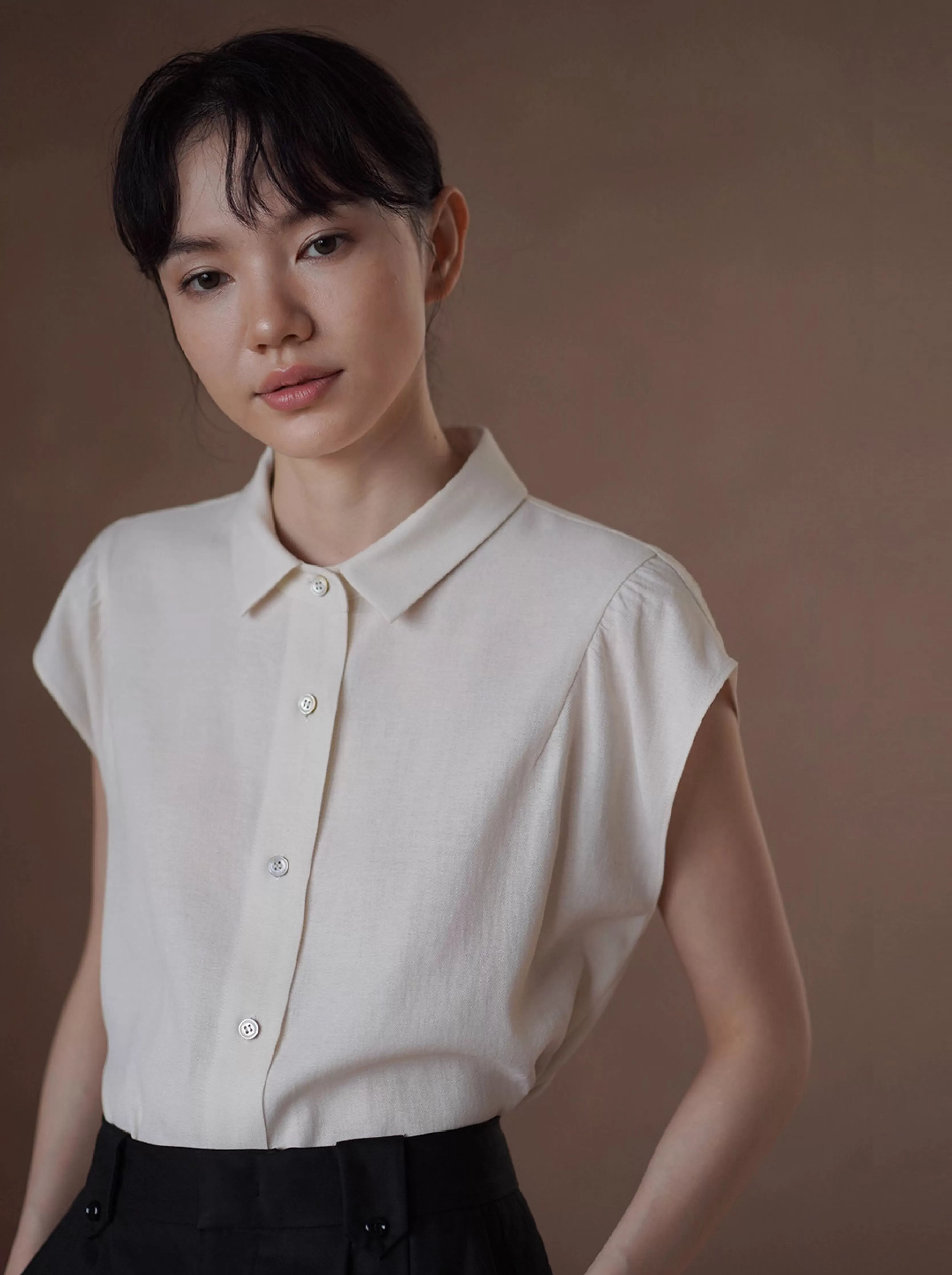 通勤選手柔軟亞麻混紡清爽透氣小巧版型飛袖顯瘦襯衫女