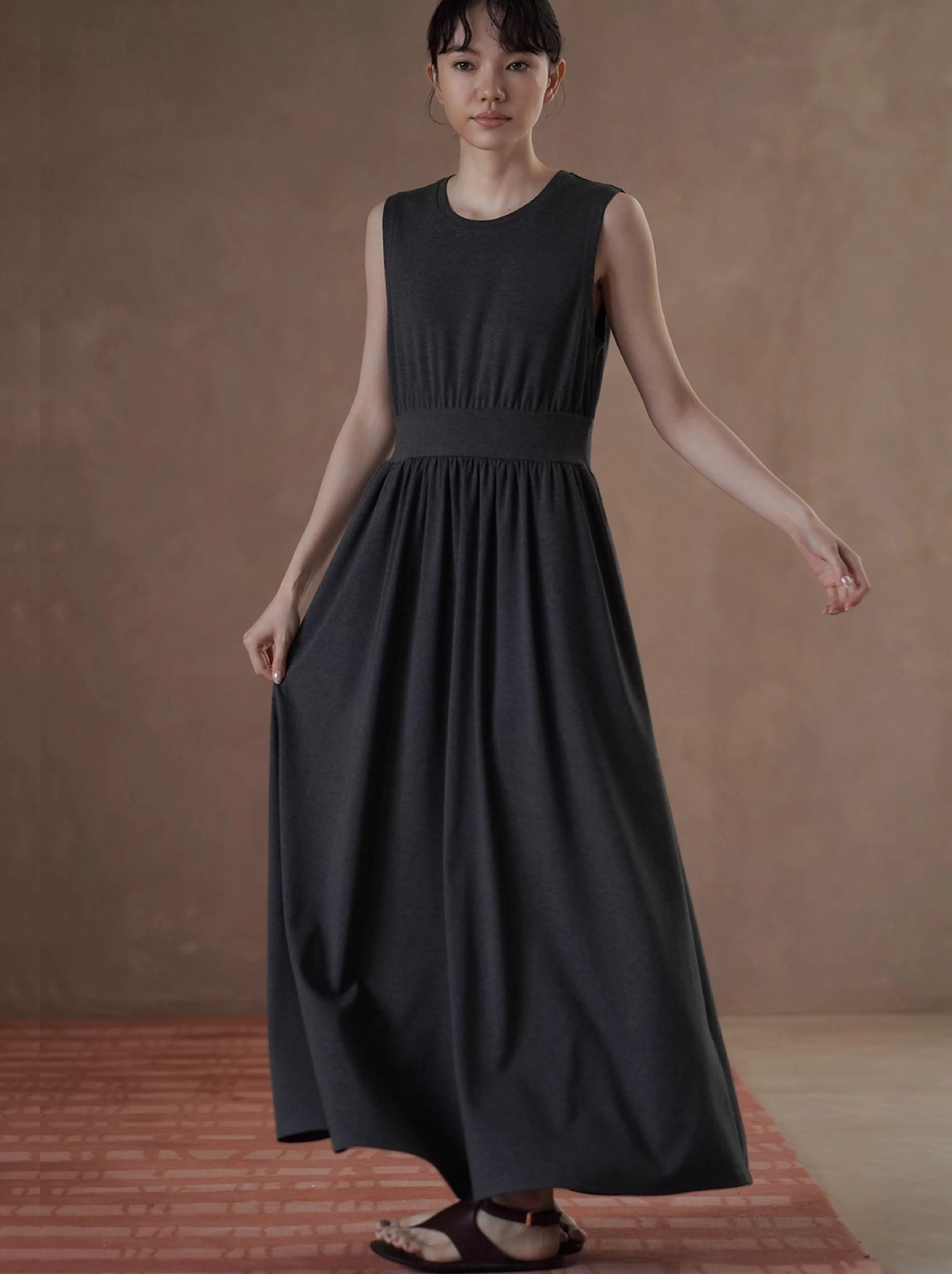 慵懶氛圍背心裙舒適彈性顯瘦寬腰節無袖通勤蓬蓬洋裝