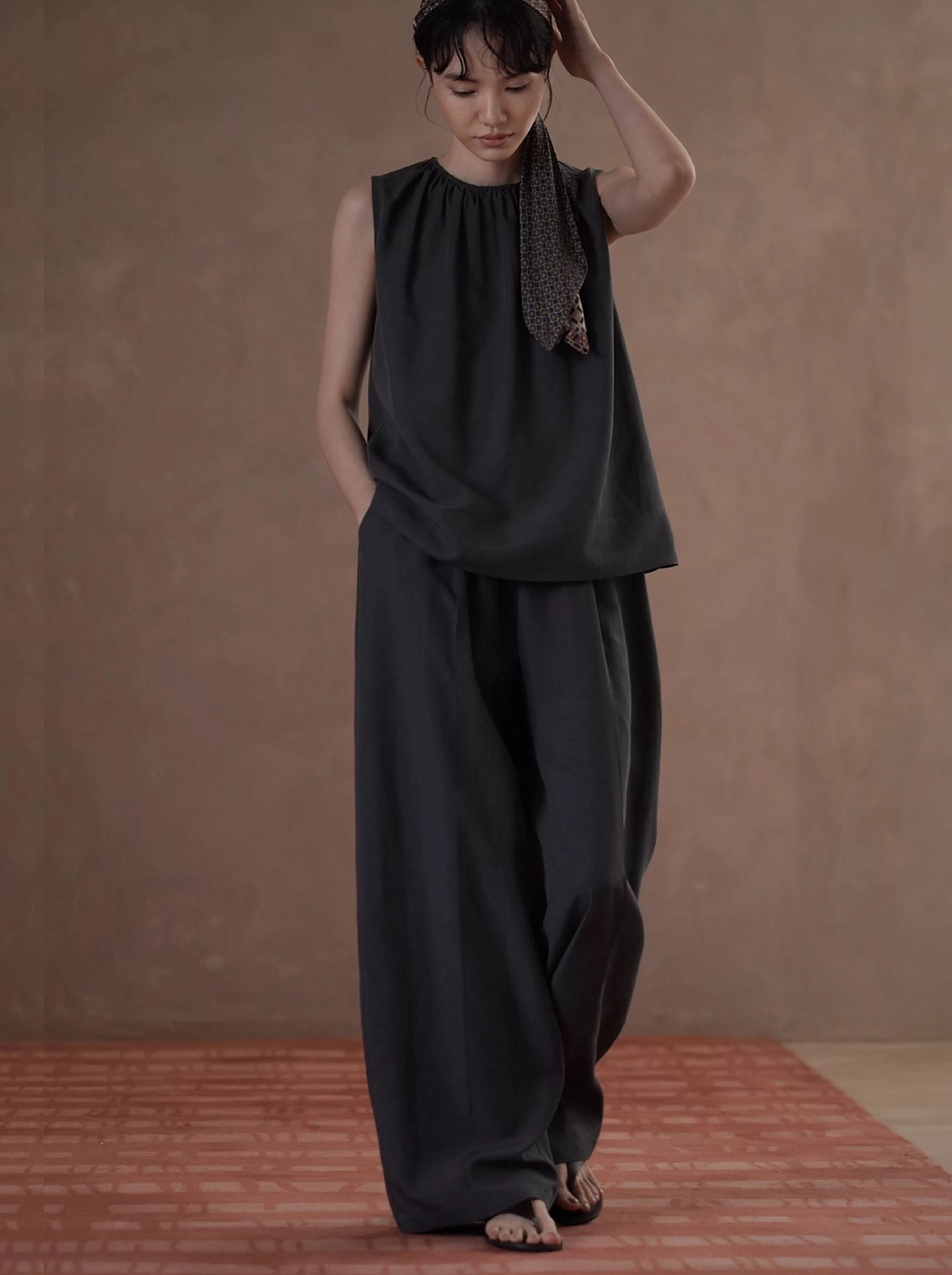 老錢度假風後背挖空褶襉寬鬆背心高腰闊腿長褲兩件套女