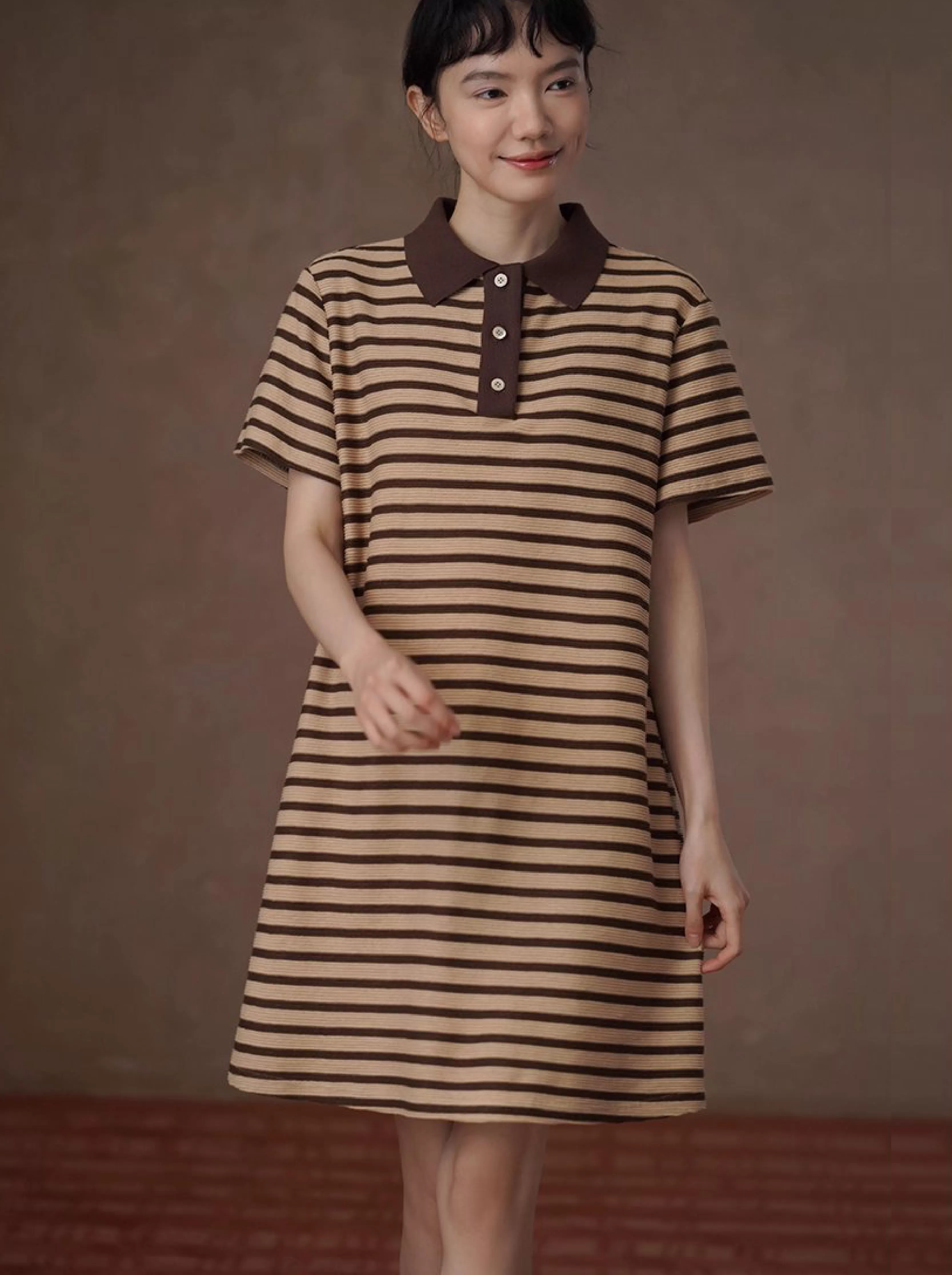 高校少女平紋肌理撞色條紋寬鬆A字polo領短袖顯瘦洋裝