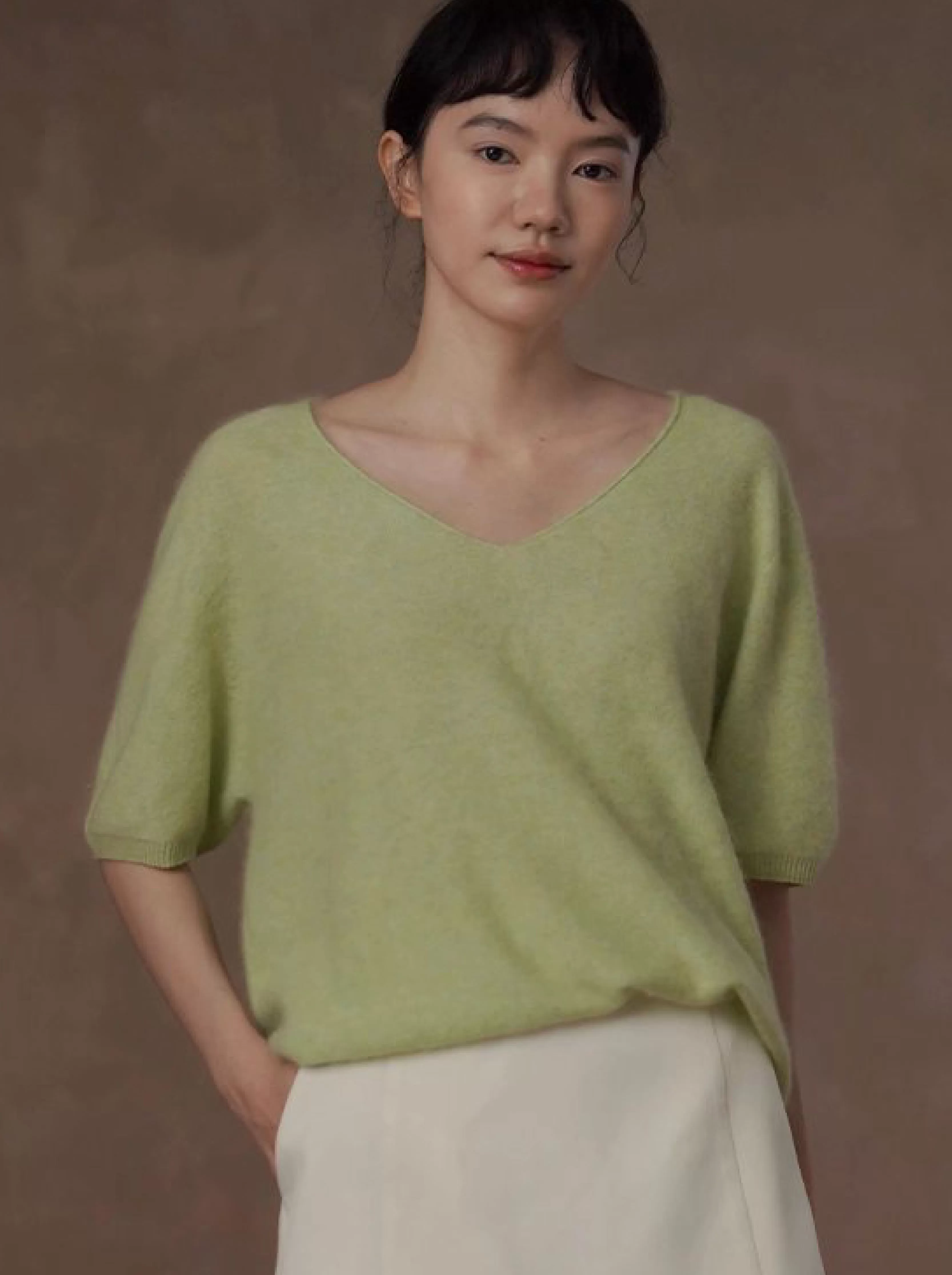 新野草坪顯白嫩綠羊絨羊毛混紡蓬鬆絨感寬鬆V領短袖毛衣