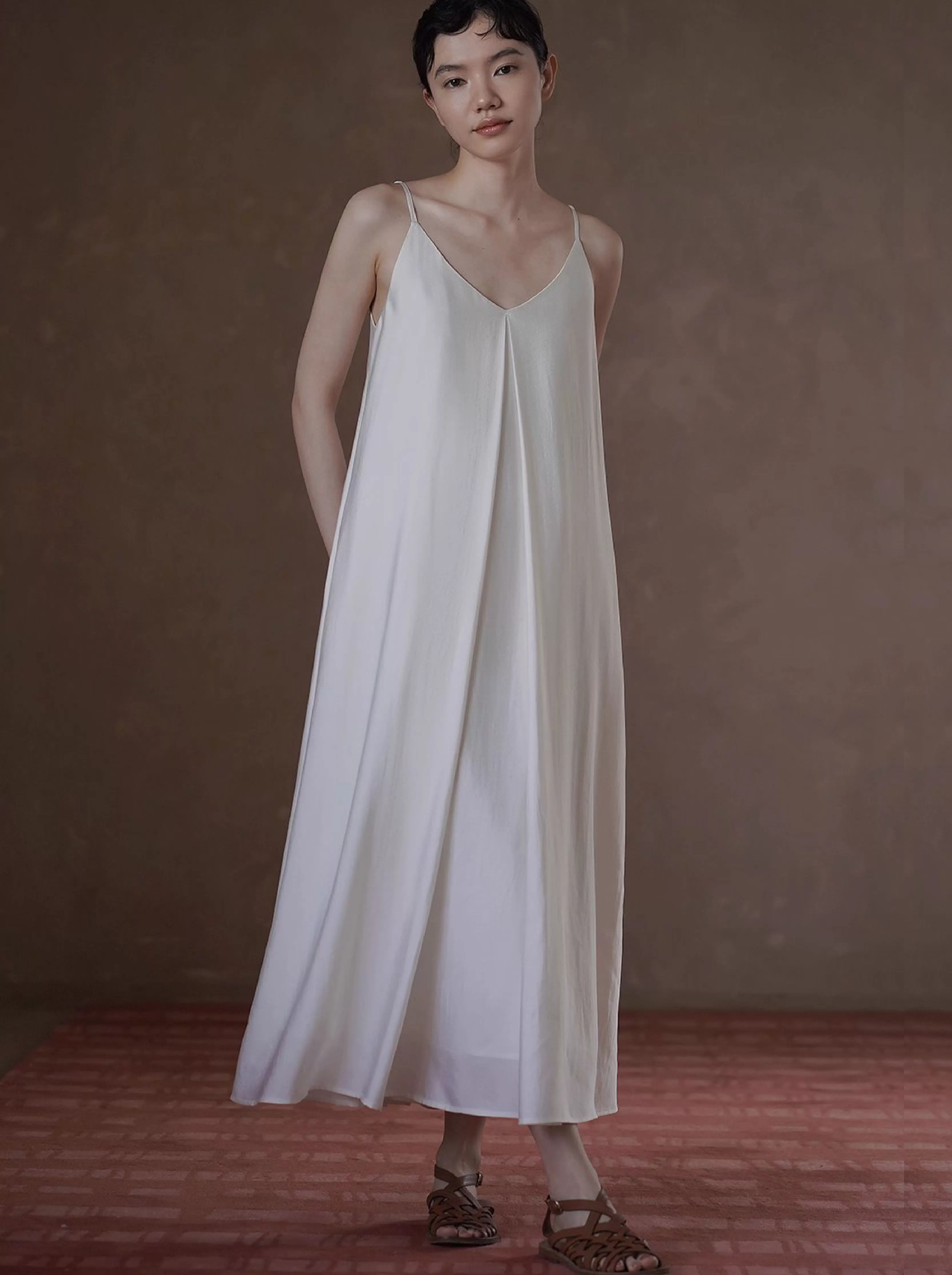 自在垂爽100萊賽爾V領吊帶寬鬆顯瘦氛圍感內搭洋裝女