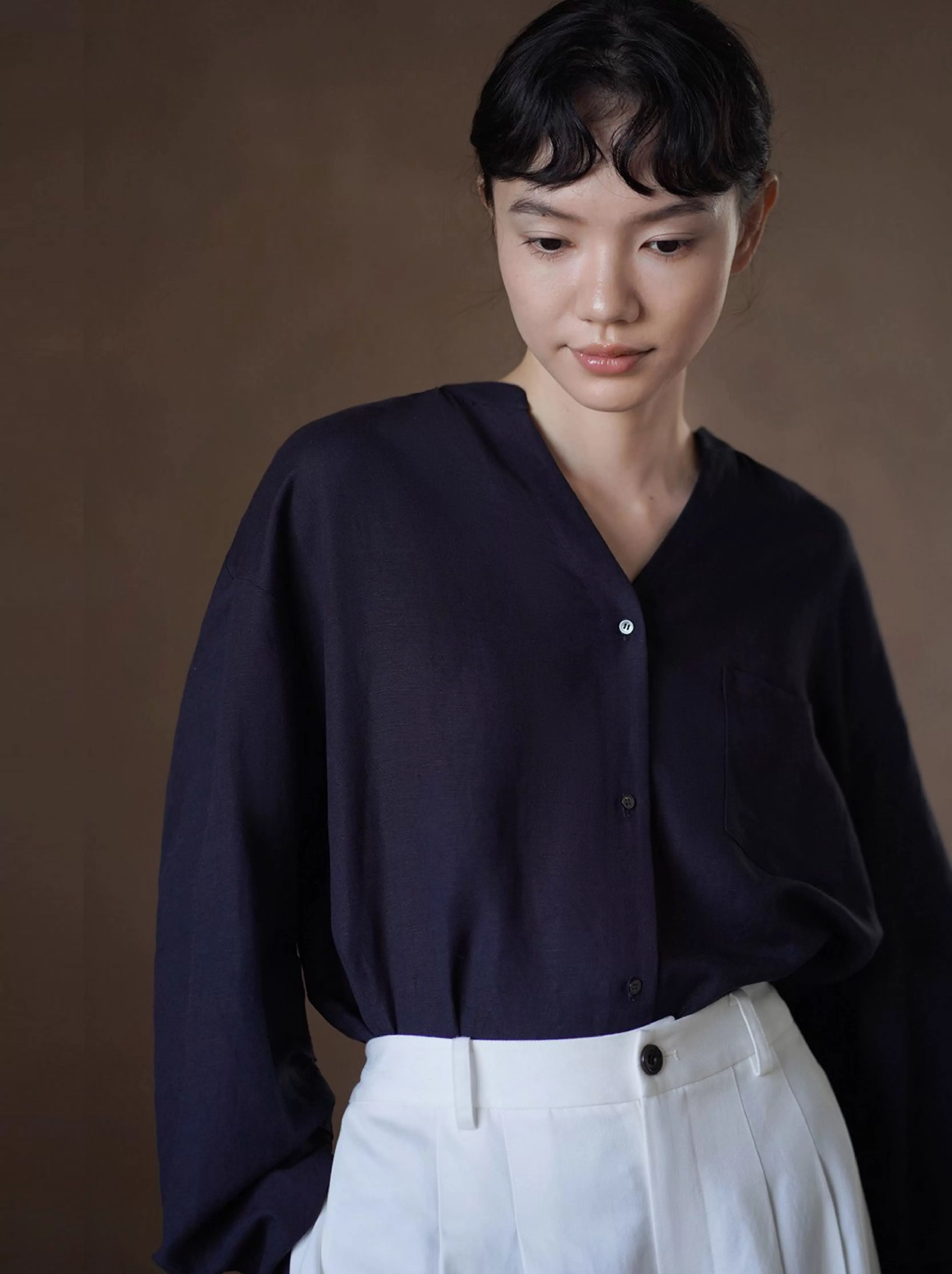 海上航線亞麻混紡透氣挺括質感V領寬鬆顯瘦通勤長袖襯衫