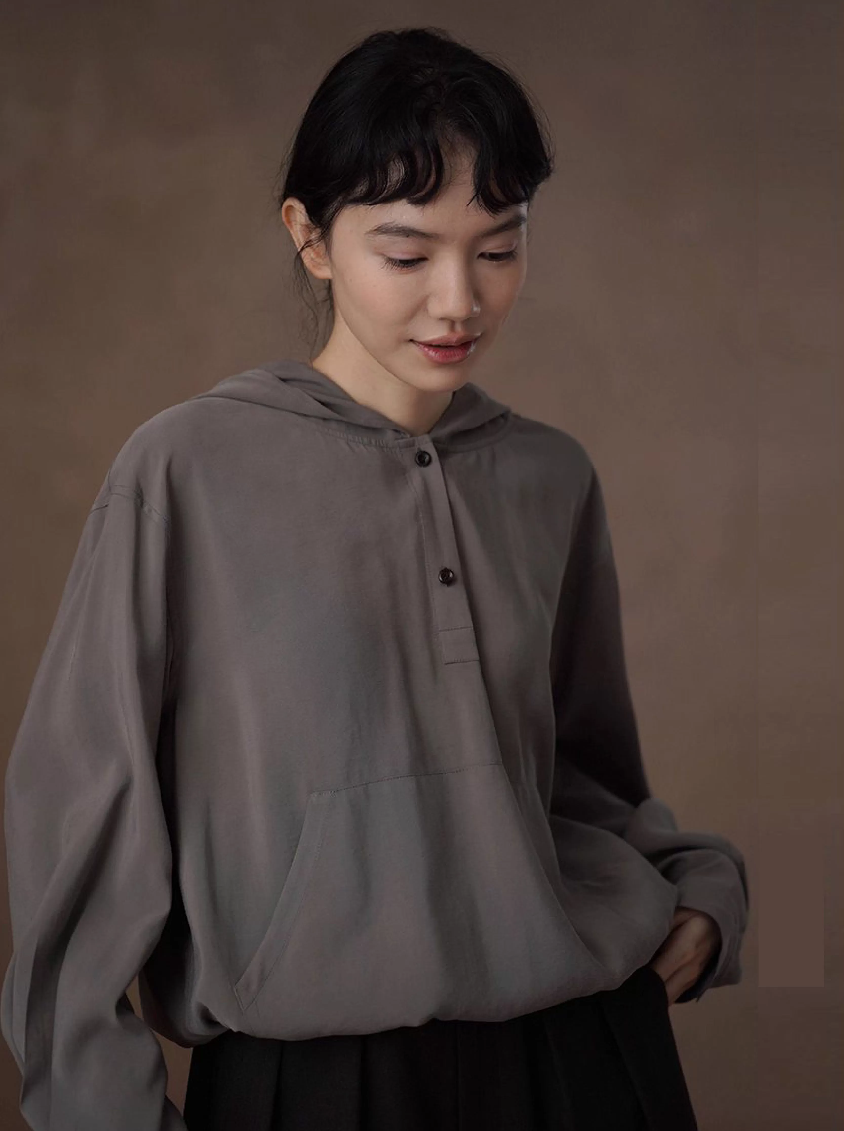 垂爽絲滑綿軟手感顯瘦寬鬆上衣半門襟休閒連帽長袖襯衫