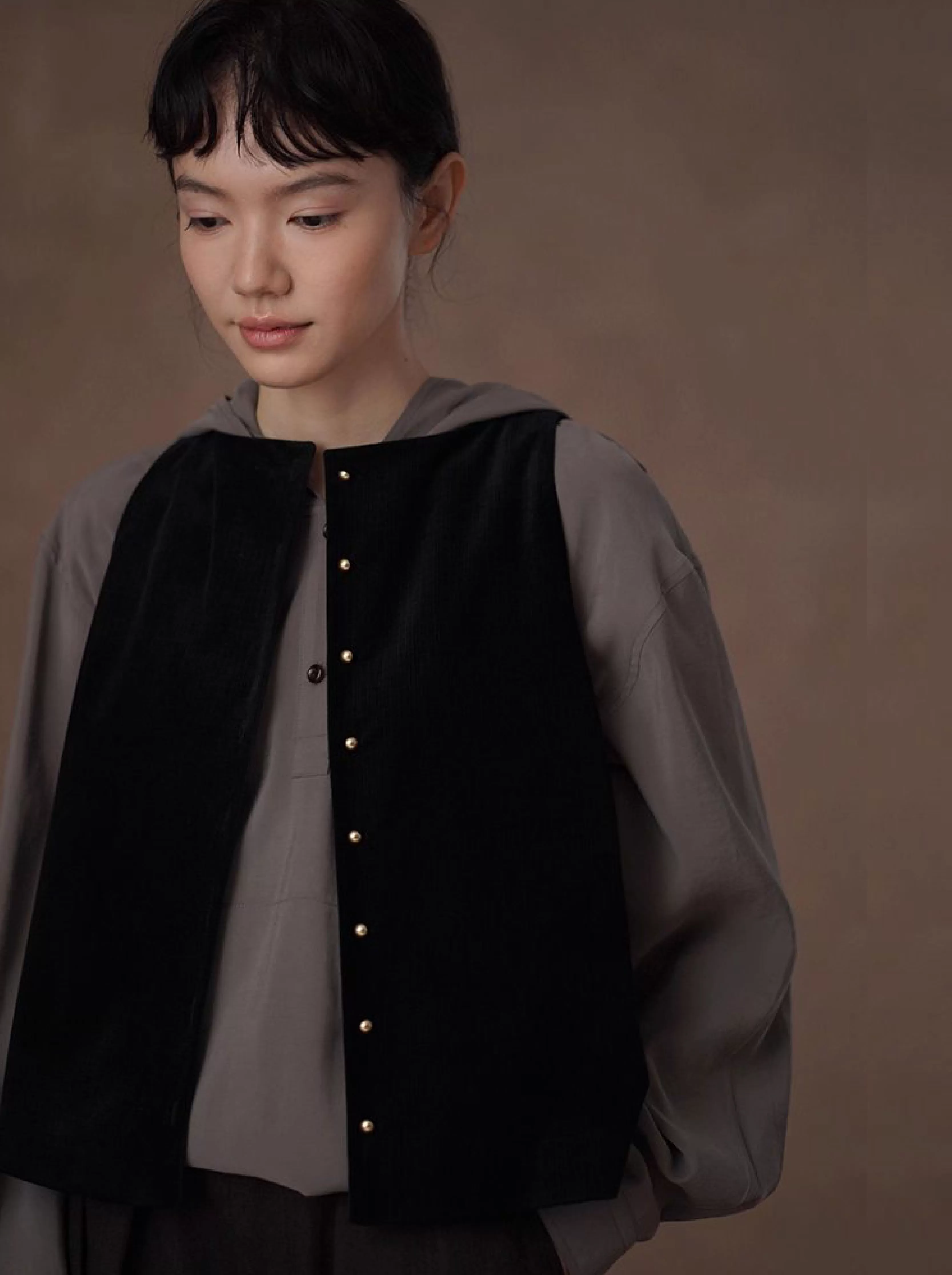 單穿疊穿都精彩柔光高密絲絨馬甲復古金扣合身顯瘦外套