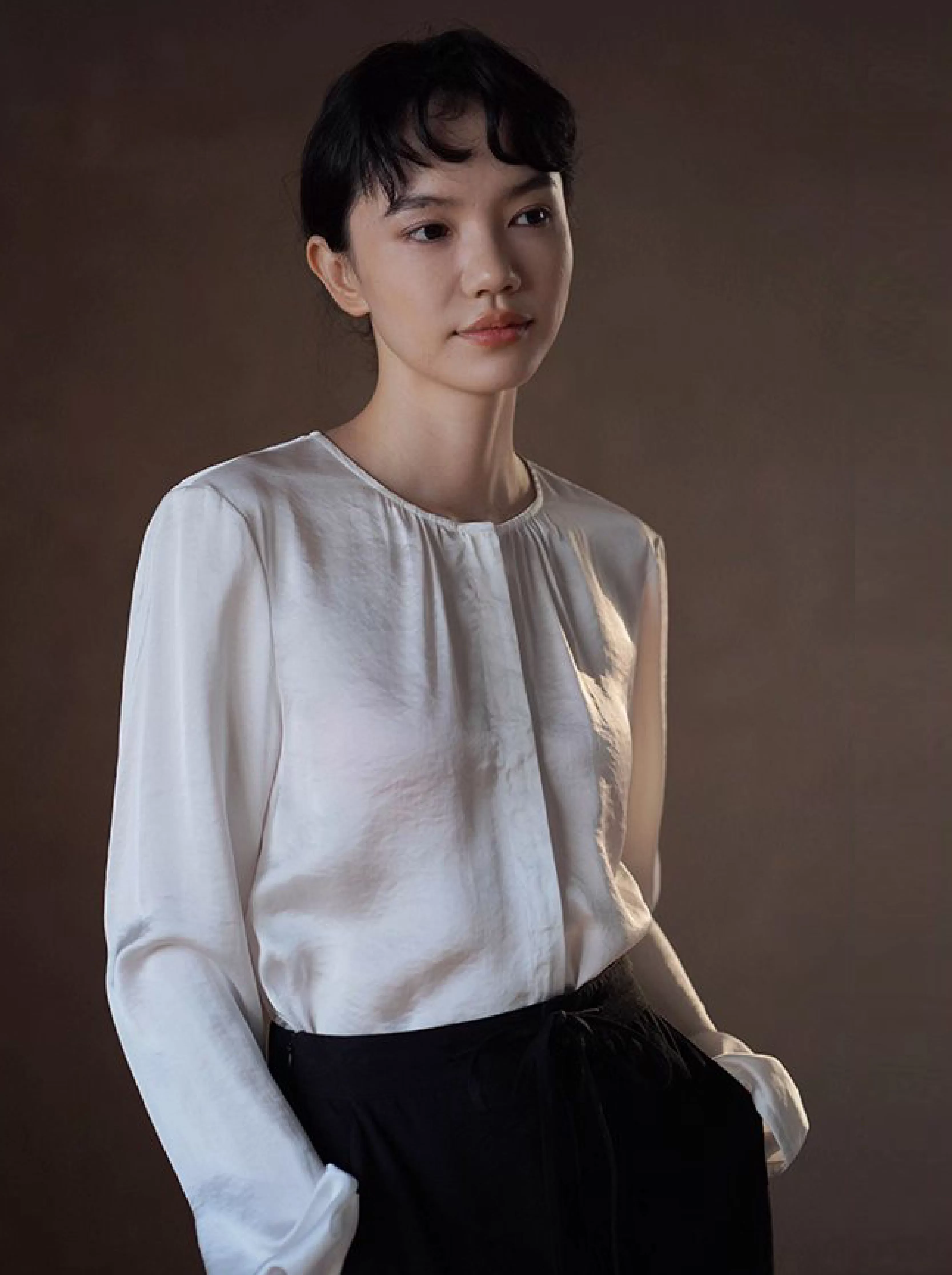 貴氣緞面質感光澤圓領褶皺寬鬆顯瘦通勤襯衫長袖上衣女