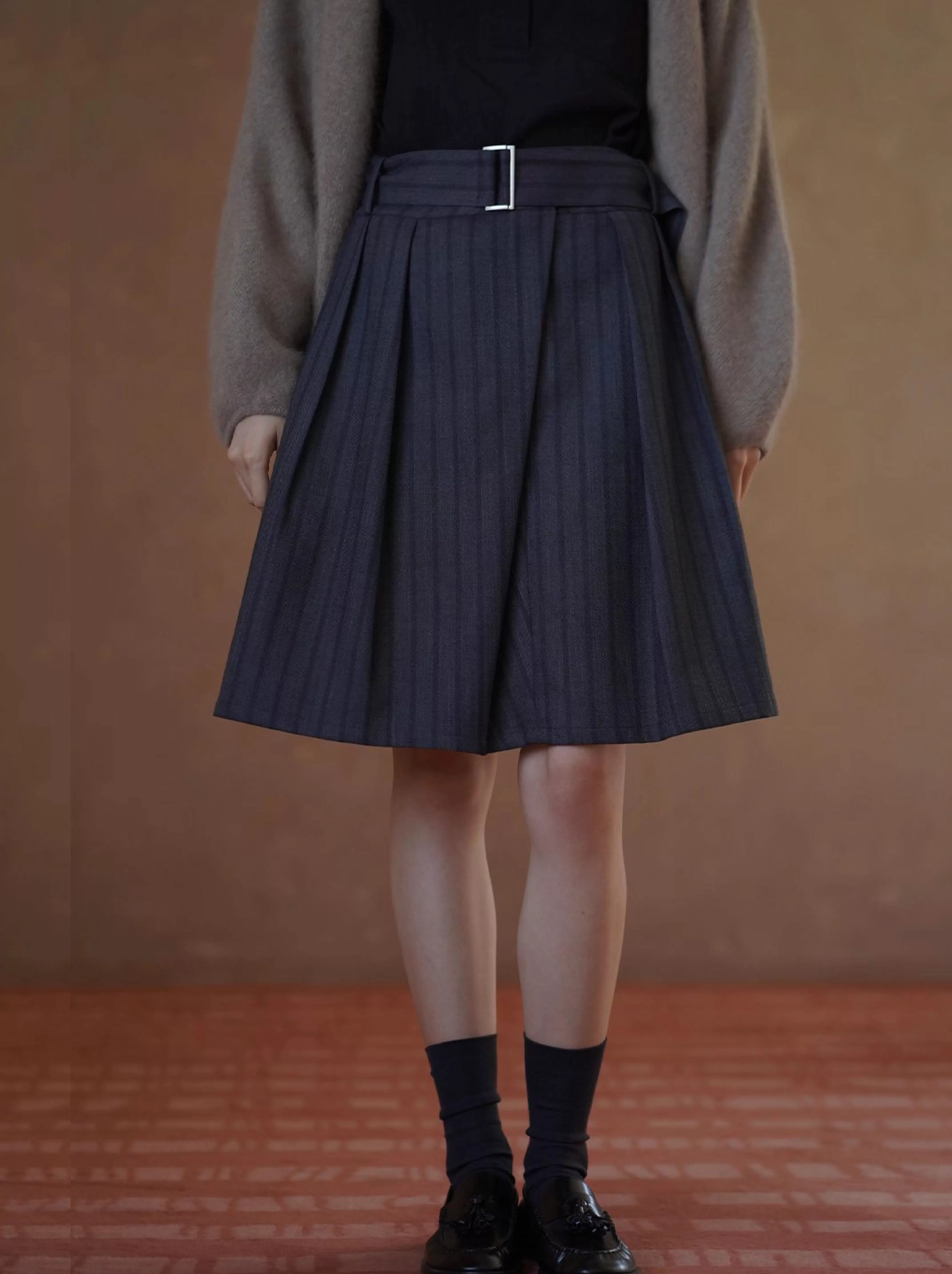 品質暗條紋肌理感斜門襟中長百褶高腰顯瘦學院風半身裙