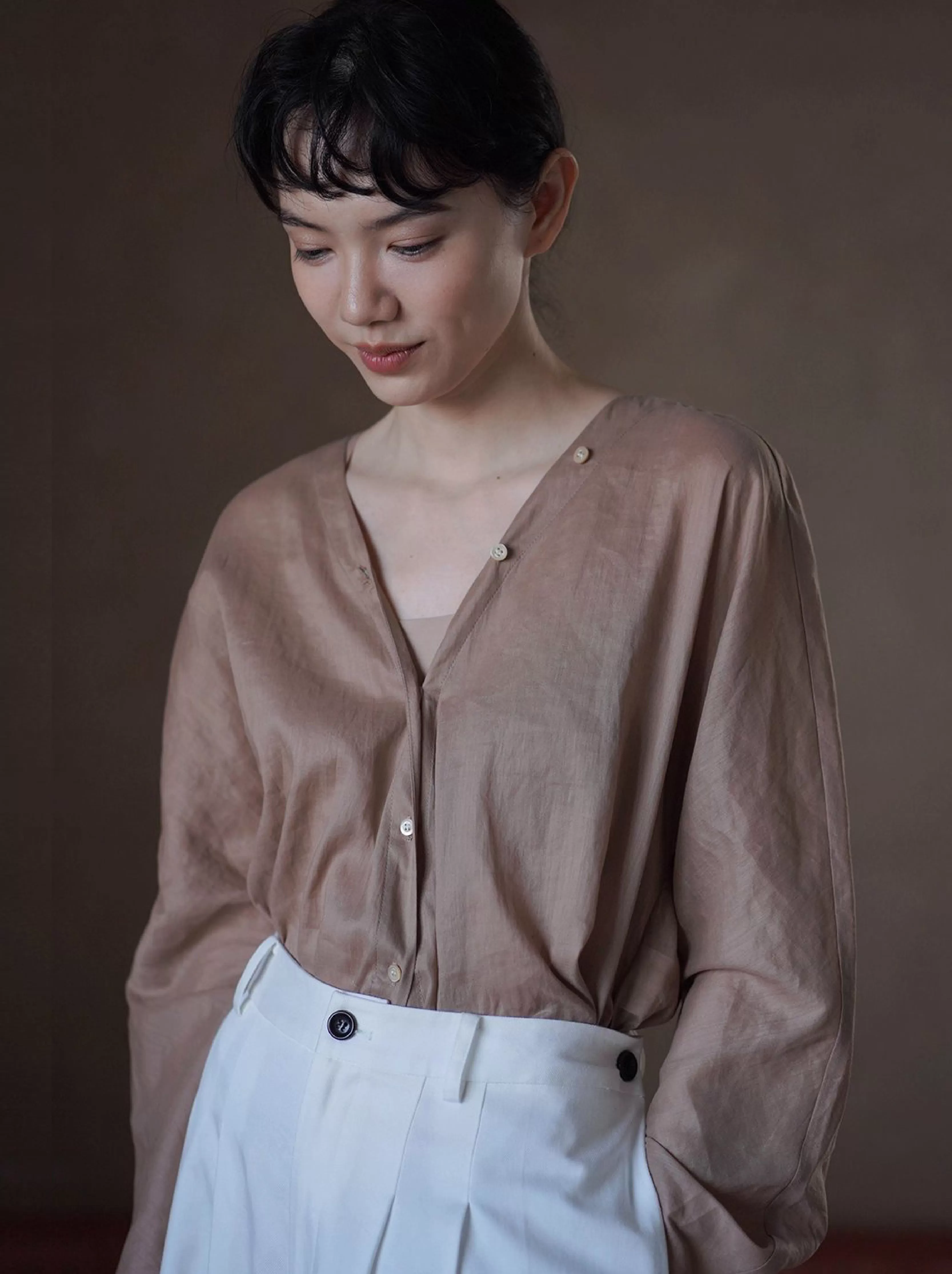 天然苧麻棉乾爽透氣肌理V領連肩袖薄顯瘦通勤長袖襯衫