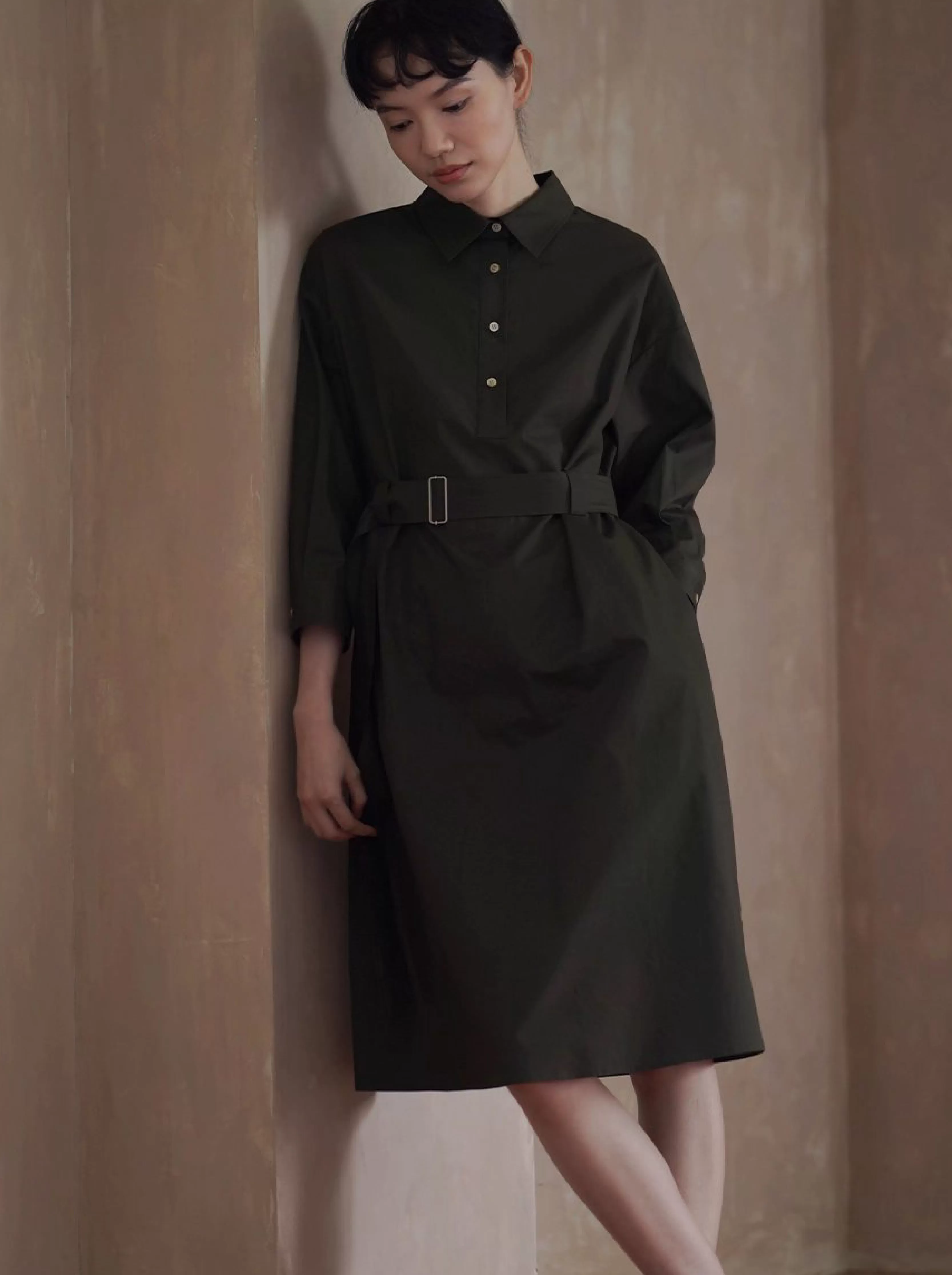 都會松柏水洗柔軟100棉隨性通勤寬鬆顯瘦腰帶襯衫洋裝