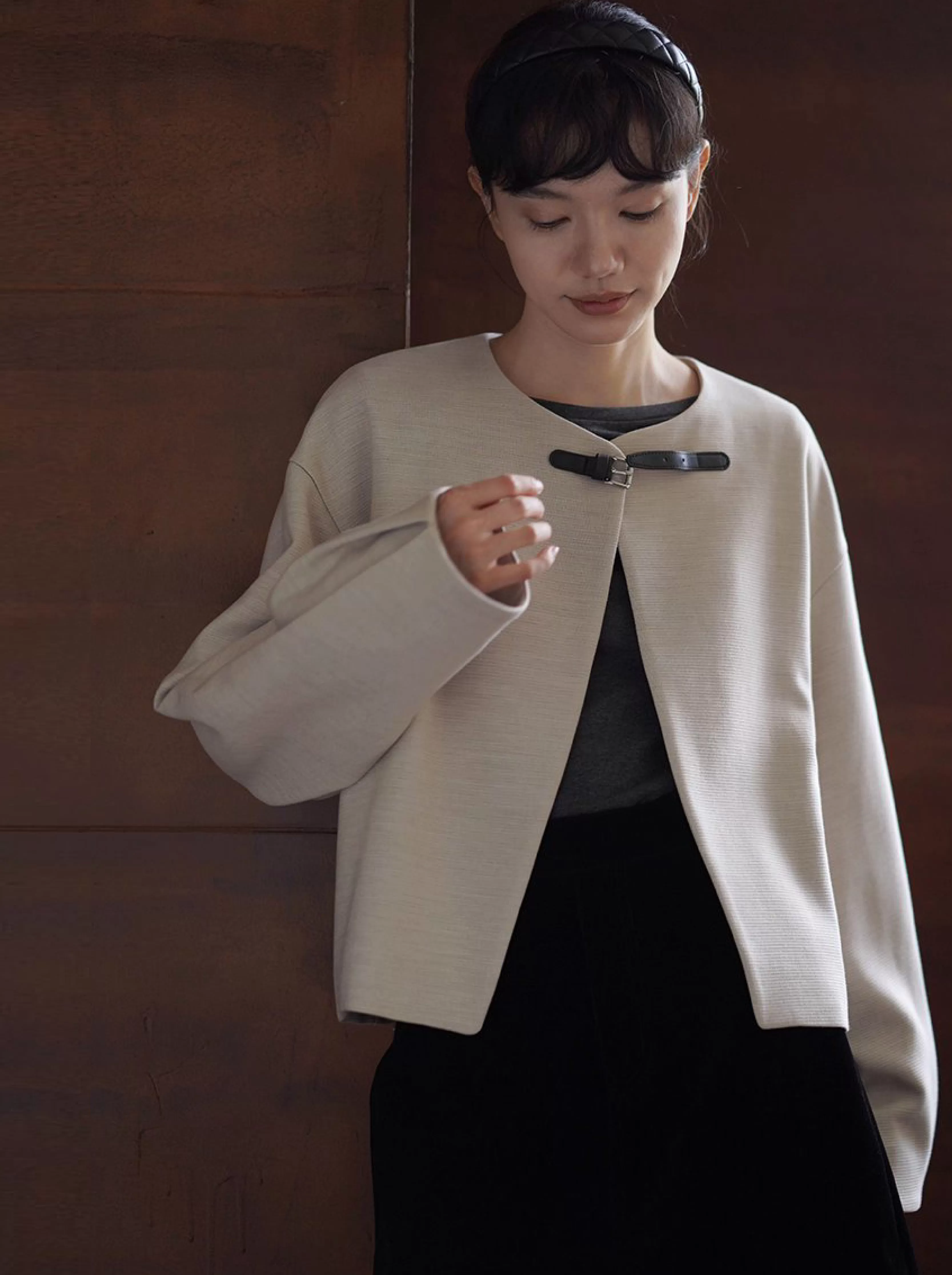 精巧皮袢系列羊毛精紡橫紋肌理感寬鬆圓領通勤西裝外套