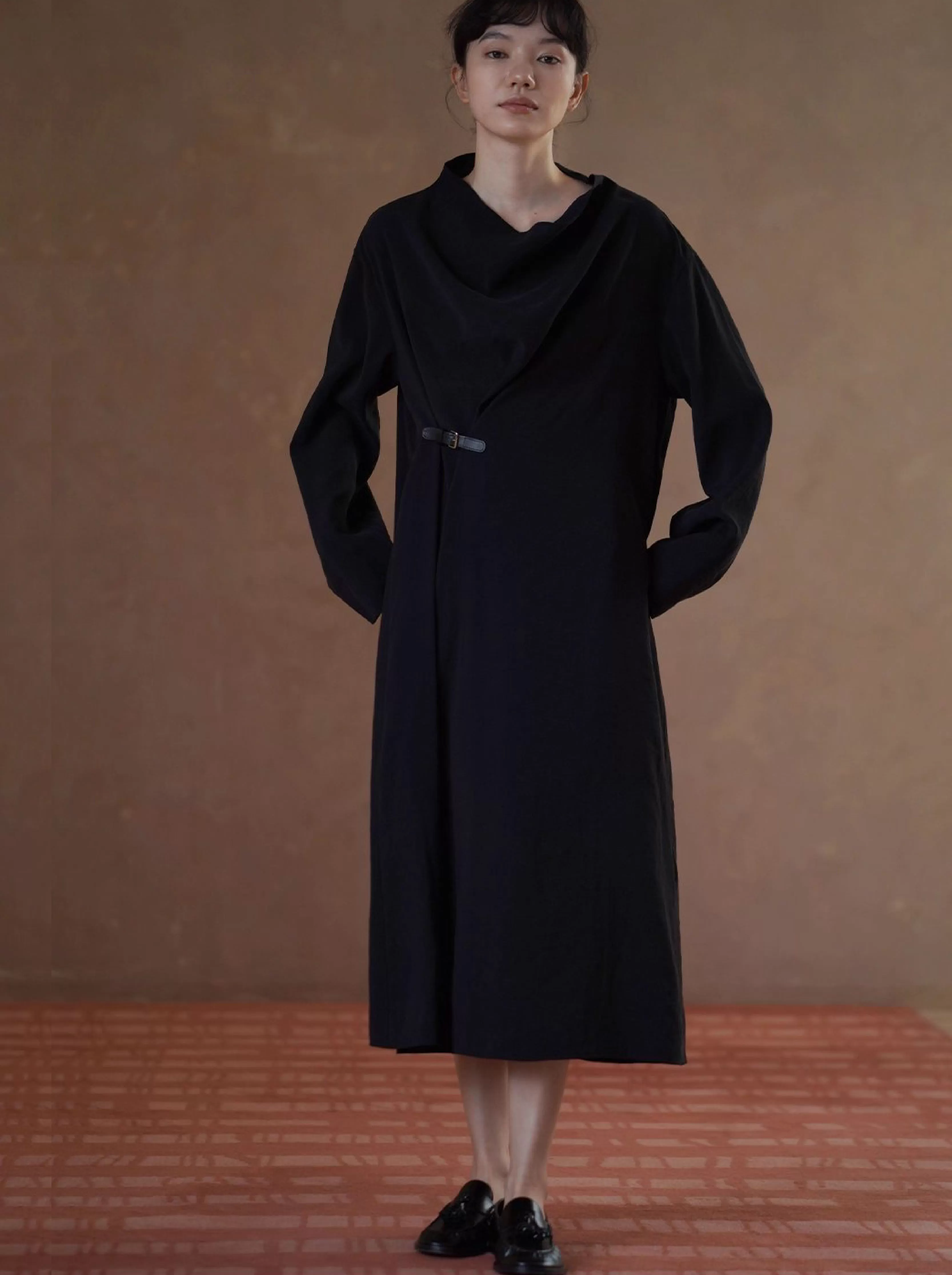 美學藝術設計感蕩領寬鬆顯瘦皮袢收腰長通勤洋裝女