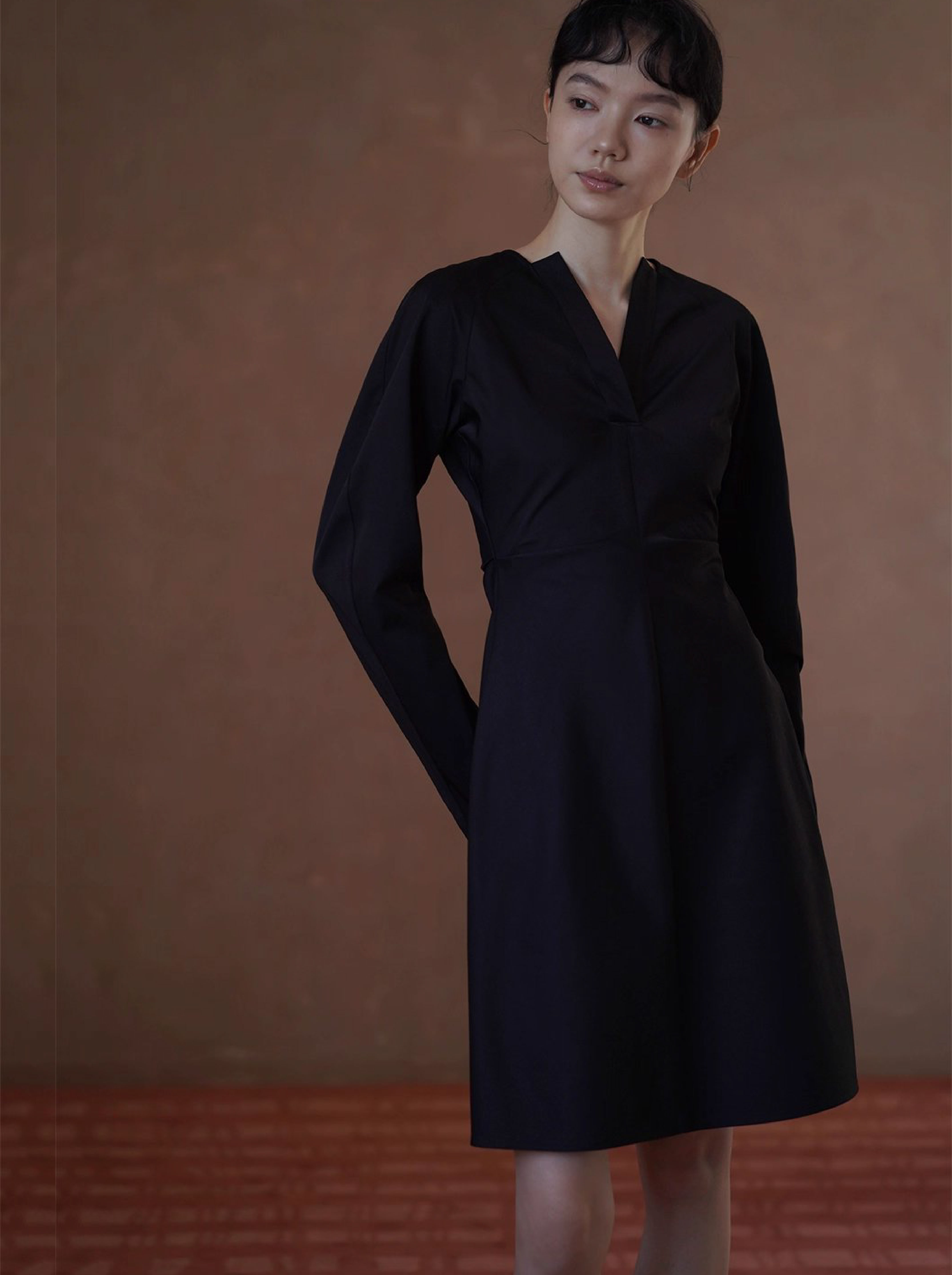 極簡廓形收腰剪裁寬鬆羊腿袖通勤短款顯瘦小個子洋裝