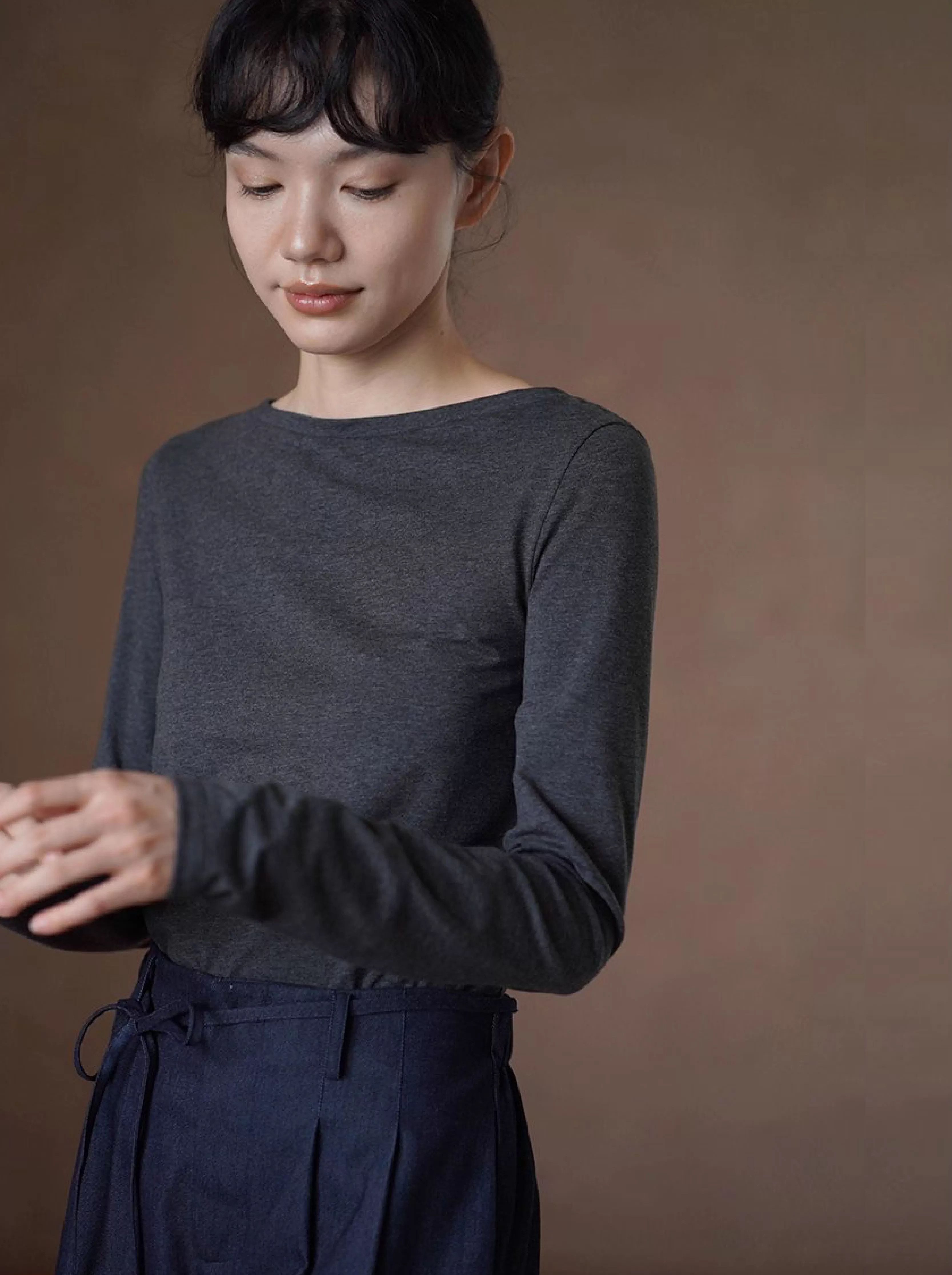 S級基本款內搭深花灰肌理彈性顯瘦合身一字領長袖上衣女