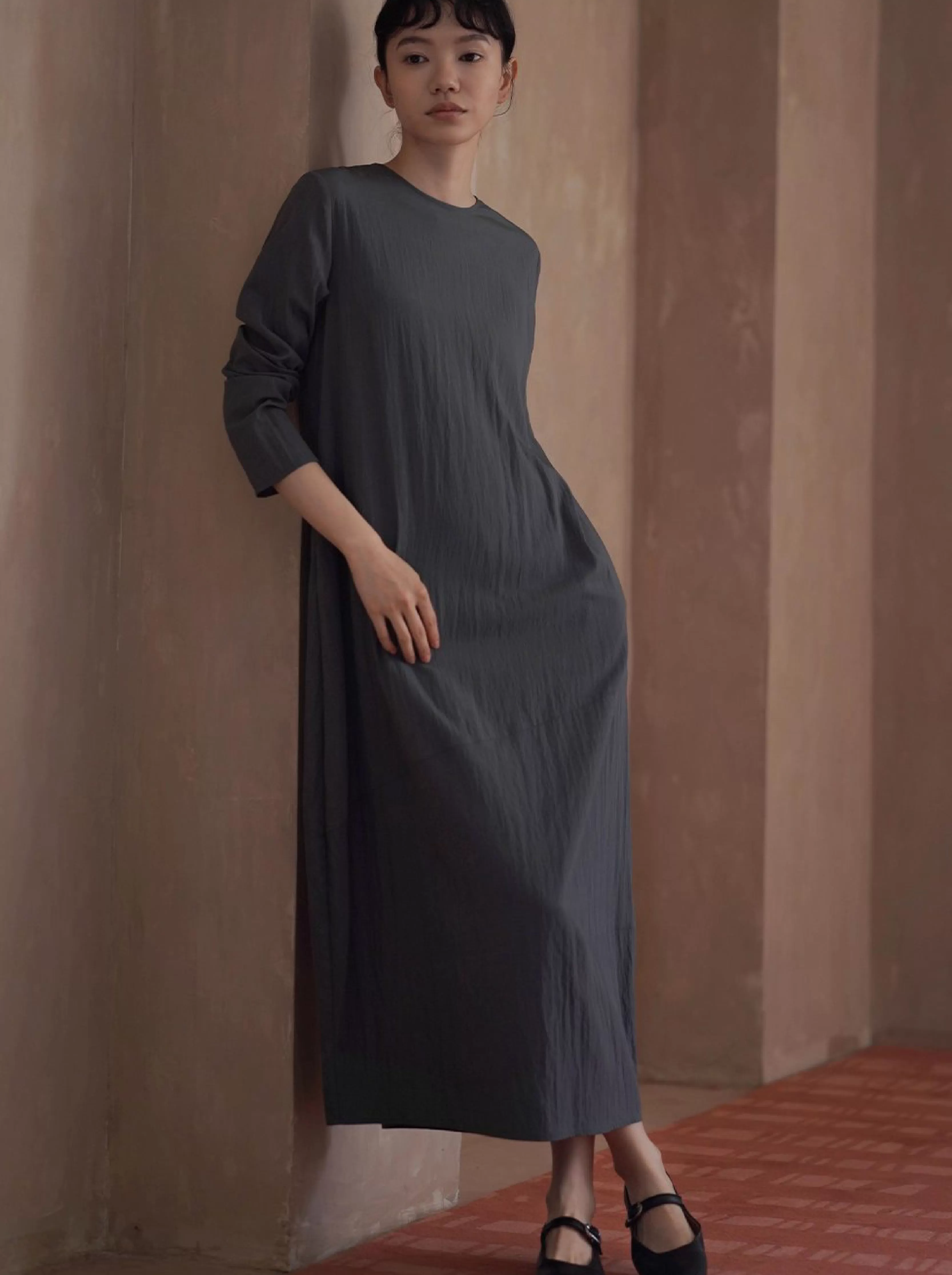 無負擔慵懶洋裝微皺肌理感寬鬆顯瘦廓形圓領通勤裙子