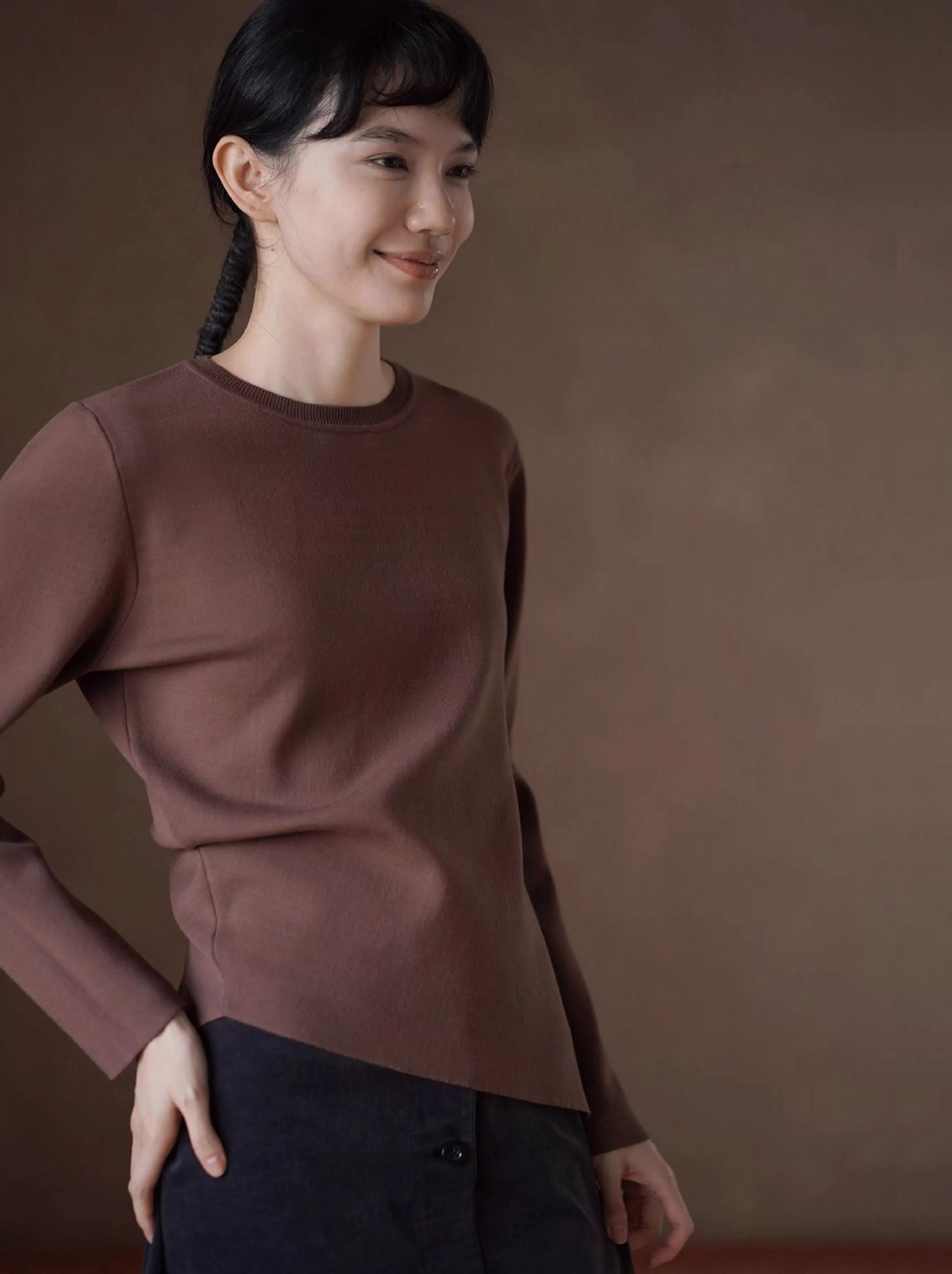 高支萊賽爾混紡親膚緊緻微寬鬆不對稱捏褶腰針織上衣女