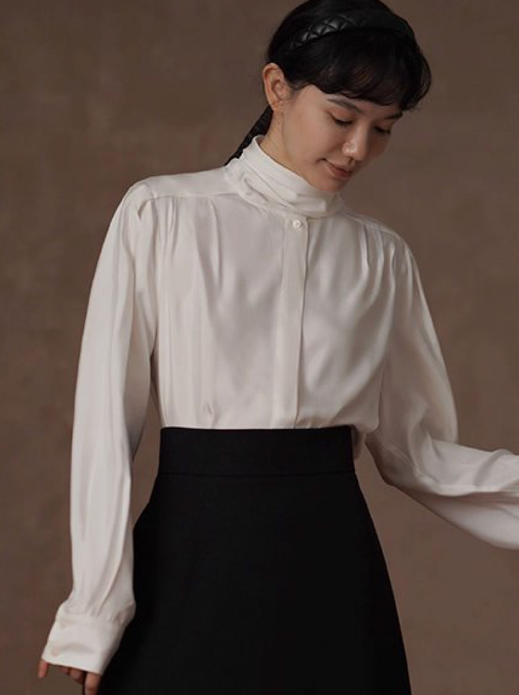 柔光緞面氣質絲滑垂軟襯衫溫柔飄帶設計寬鬆通勤上衣女