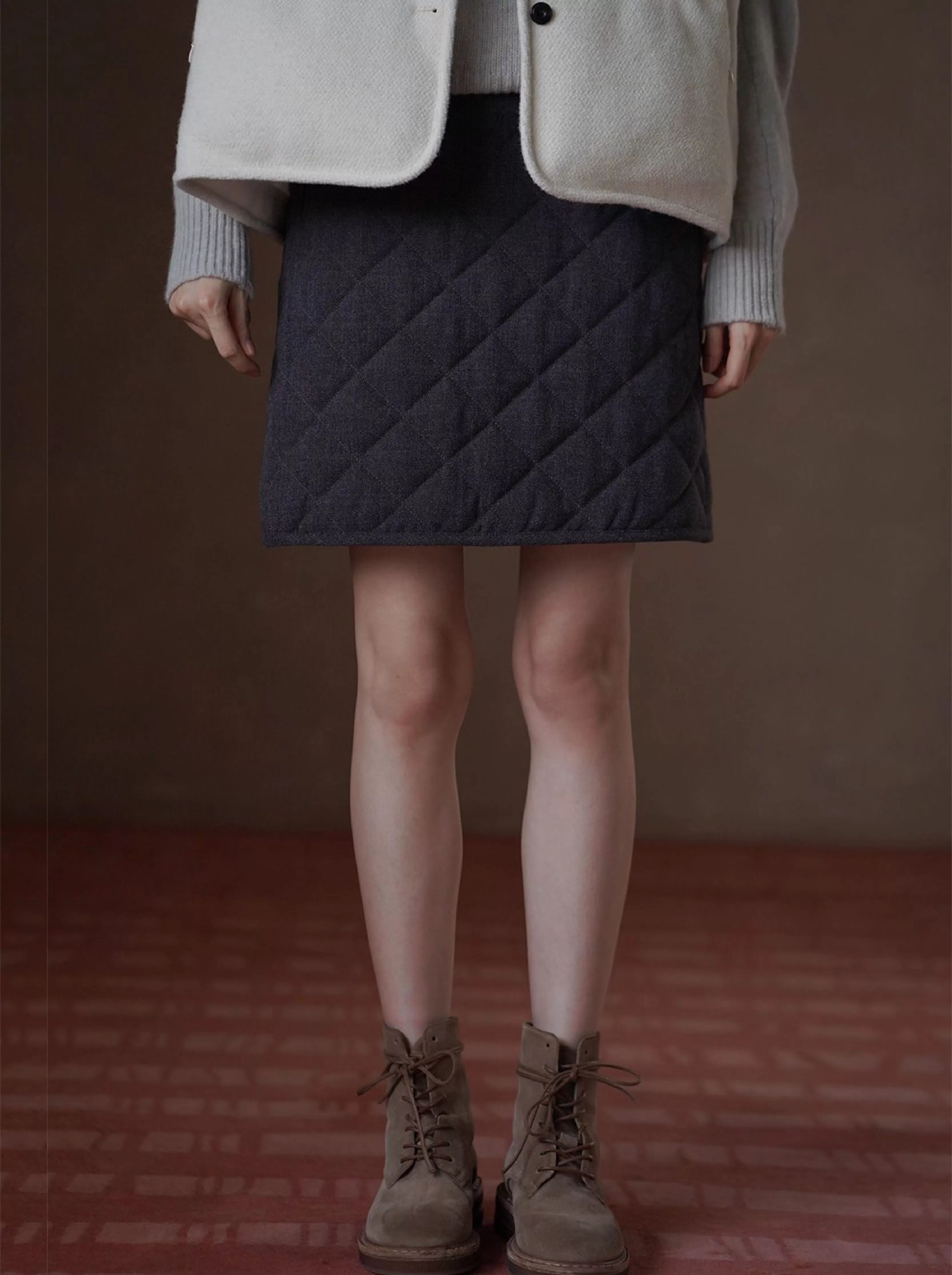 灰調菱格絎棉薄呢半身裙保暖百搭高腰A字顯瘦通勤短裙女