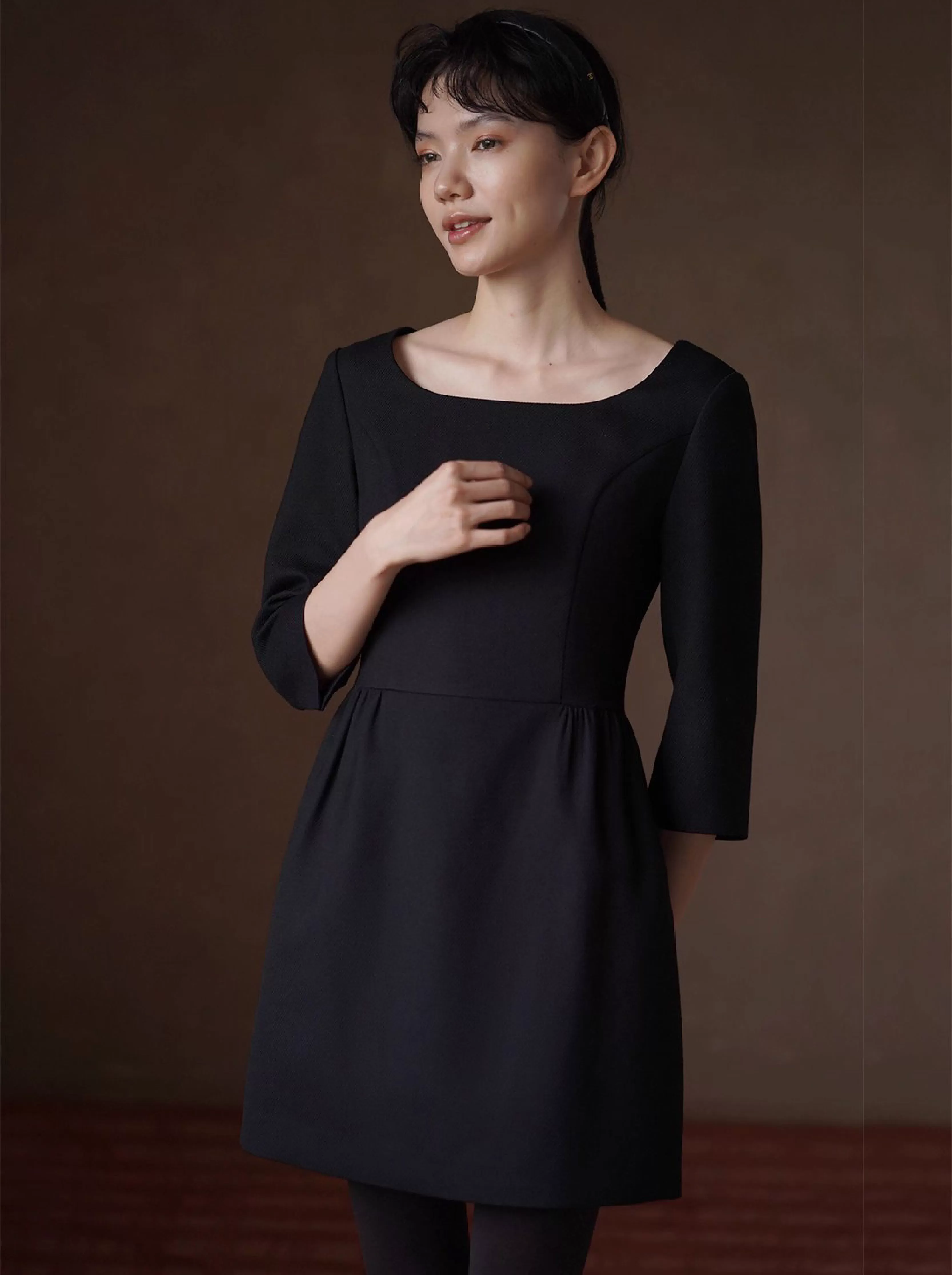 優雅七分袖收腰洋裝微蓬高腰分割顯瘦花苞裙擺小黑裙