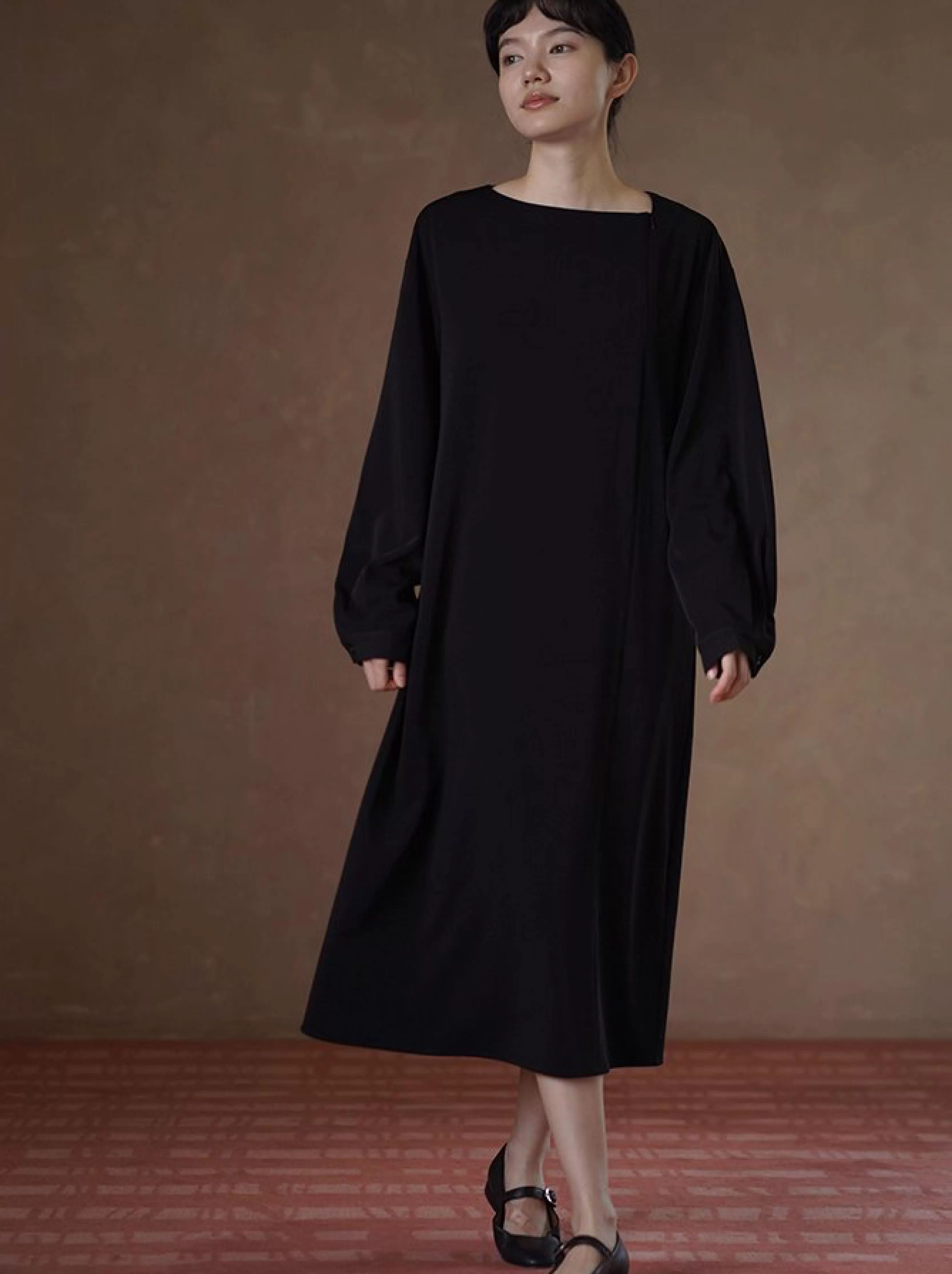 簡約乾淨線條拉鍊不規則門襟設計通勤寬鬆顯瘦洋裝女