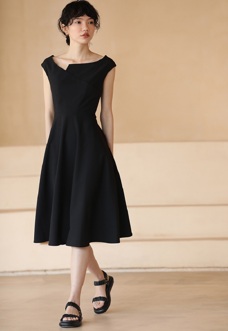 高雅氣質小黑裙不規則領口分割顯瘦連身裙洋裝
