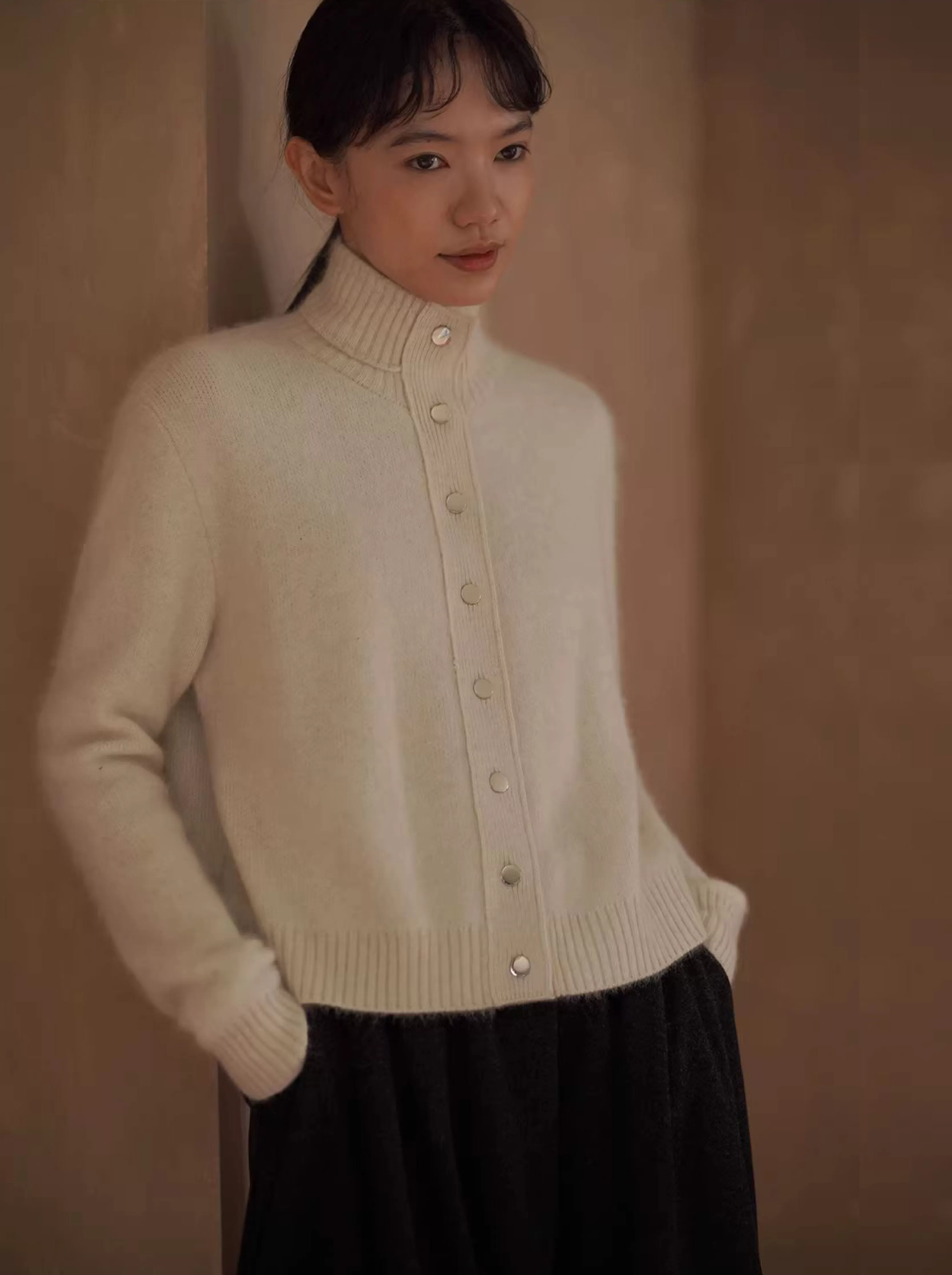 擁抱溫暖舒適輕盈蓬拉絨綿羊毛混紡立領保暖毛衣開襟衫女