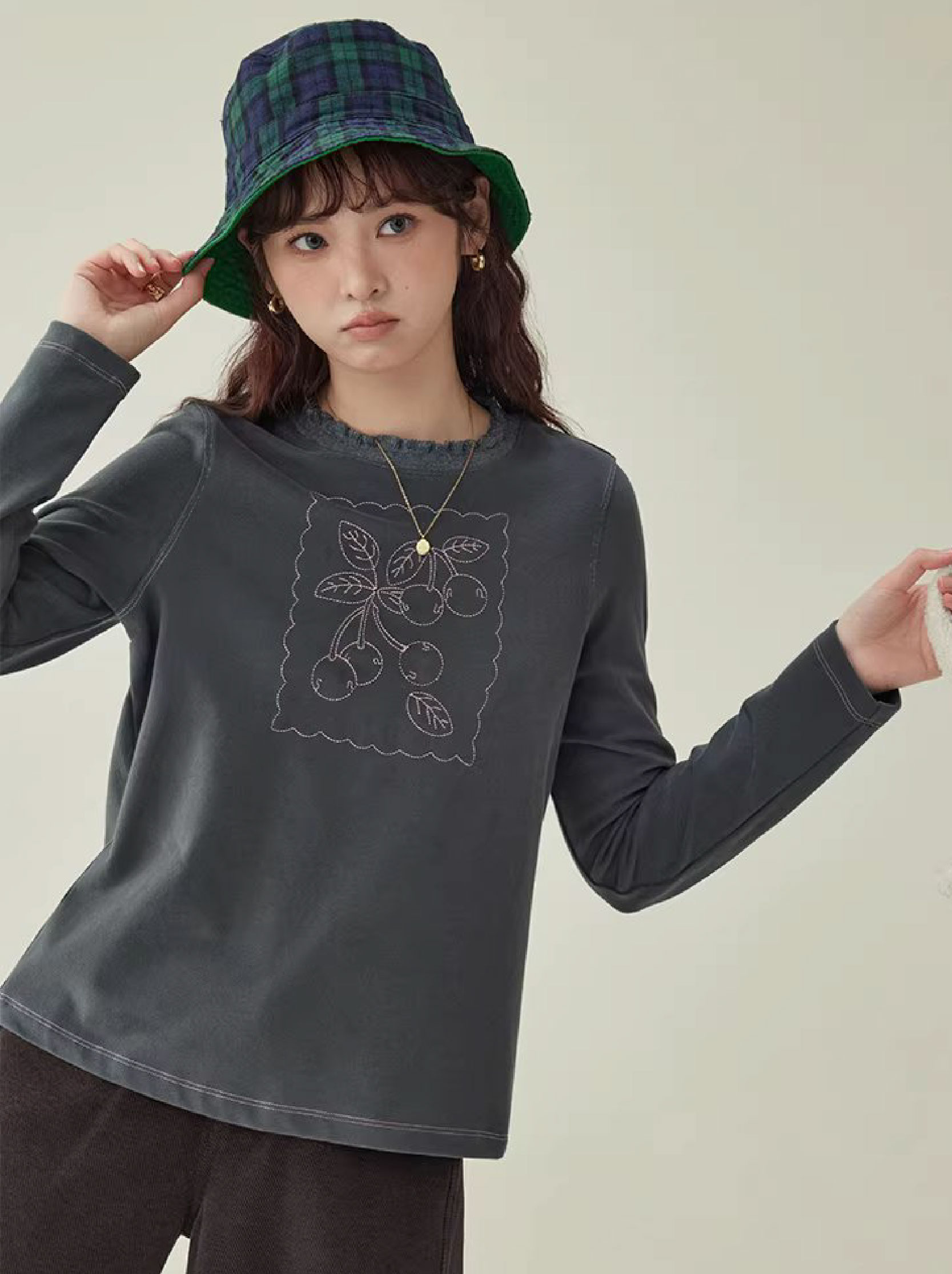 設計感磨毛繡花厚T恤女冬新款花邊圓領長袖上衣