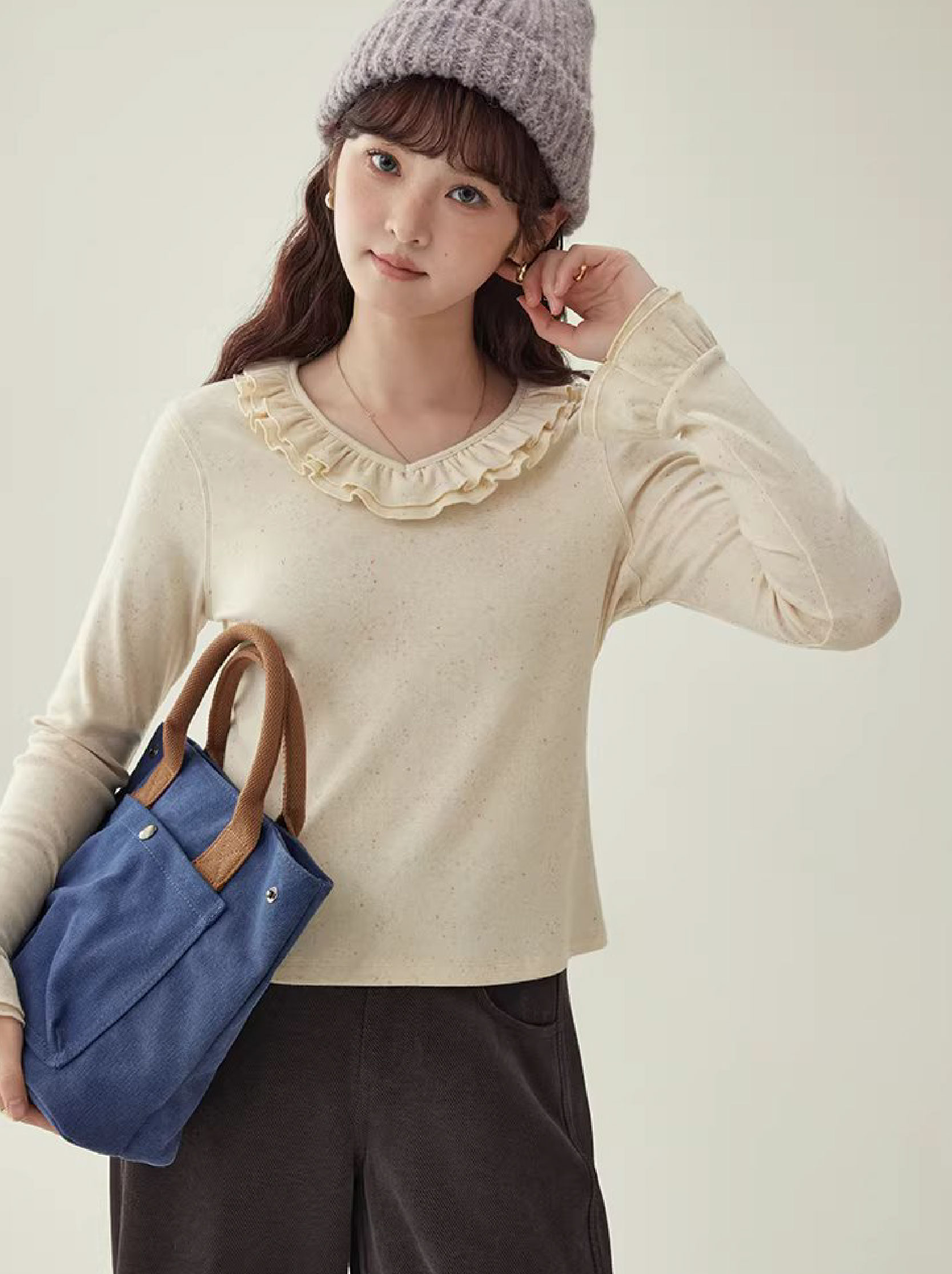 彩點荷葉邊v領厚T恤女冬季新款甜美打底長袖上衣