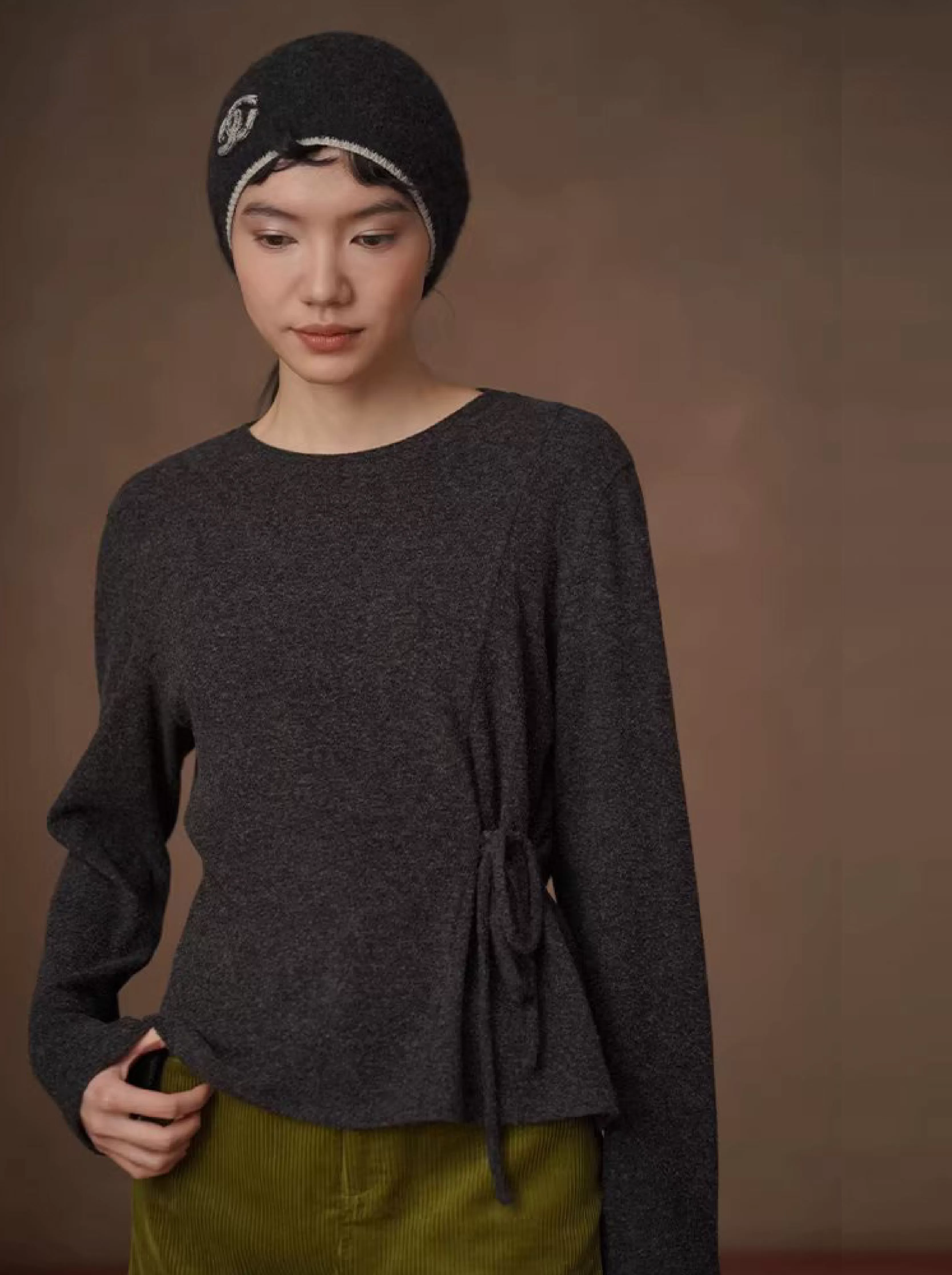 花灰彈性針織側腰綁帶收腰設計圓領寬鬆長袖T恤顯瘦上衣