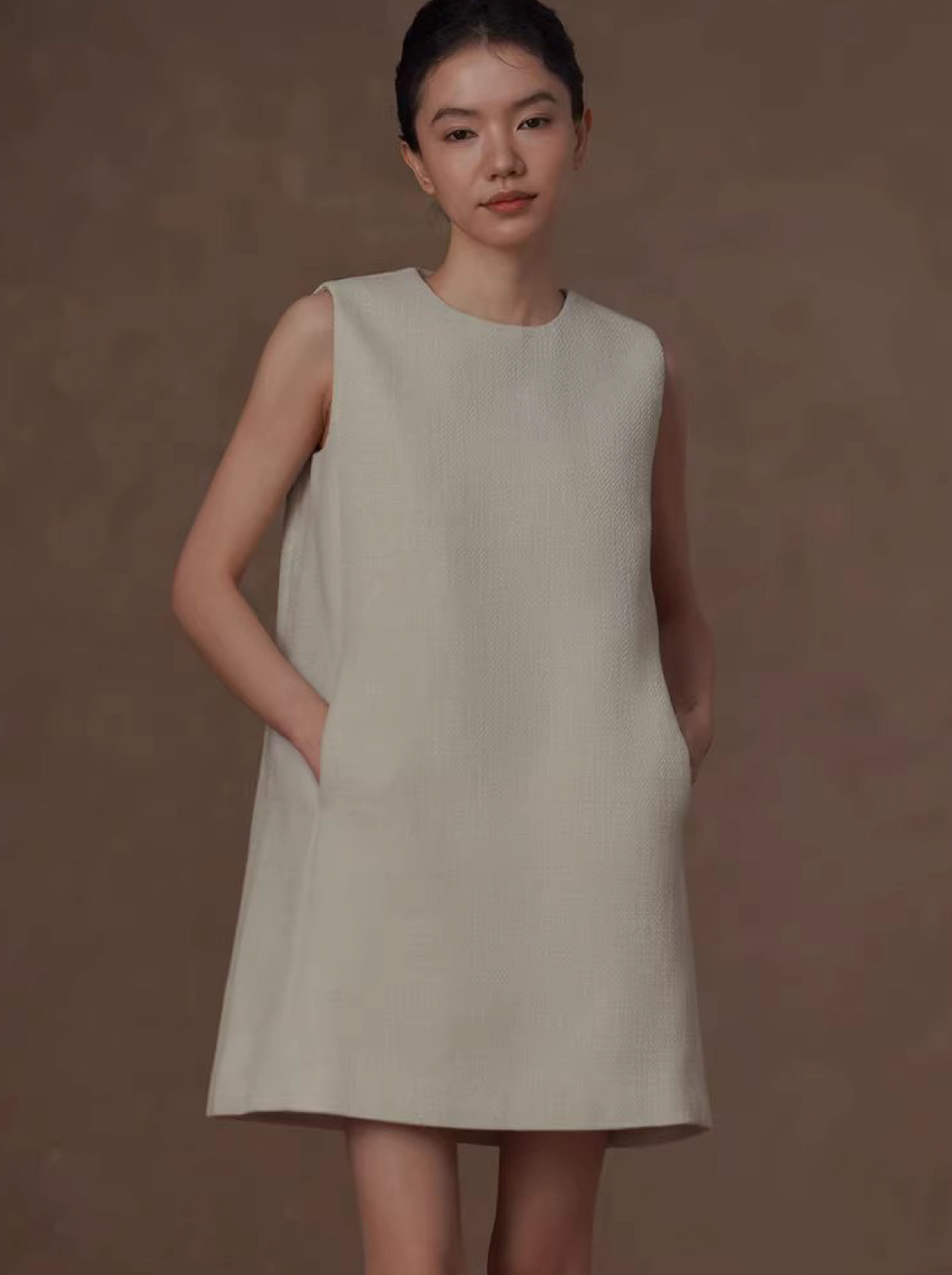 簡約且獨特編織小香肌理圓領直筒顯瘦疊穿背心洋裝女