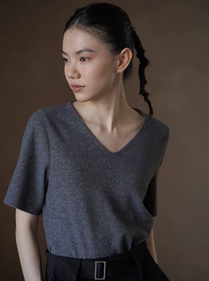 軟糯雲感T恤微寬鬆彈性V領基礎款不挑人百搭短袖上衣女