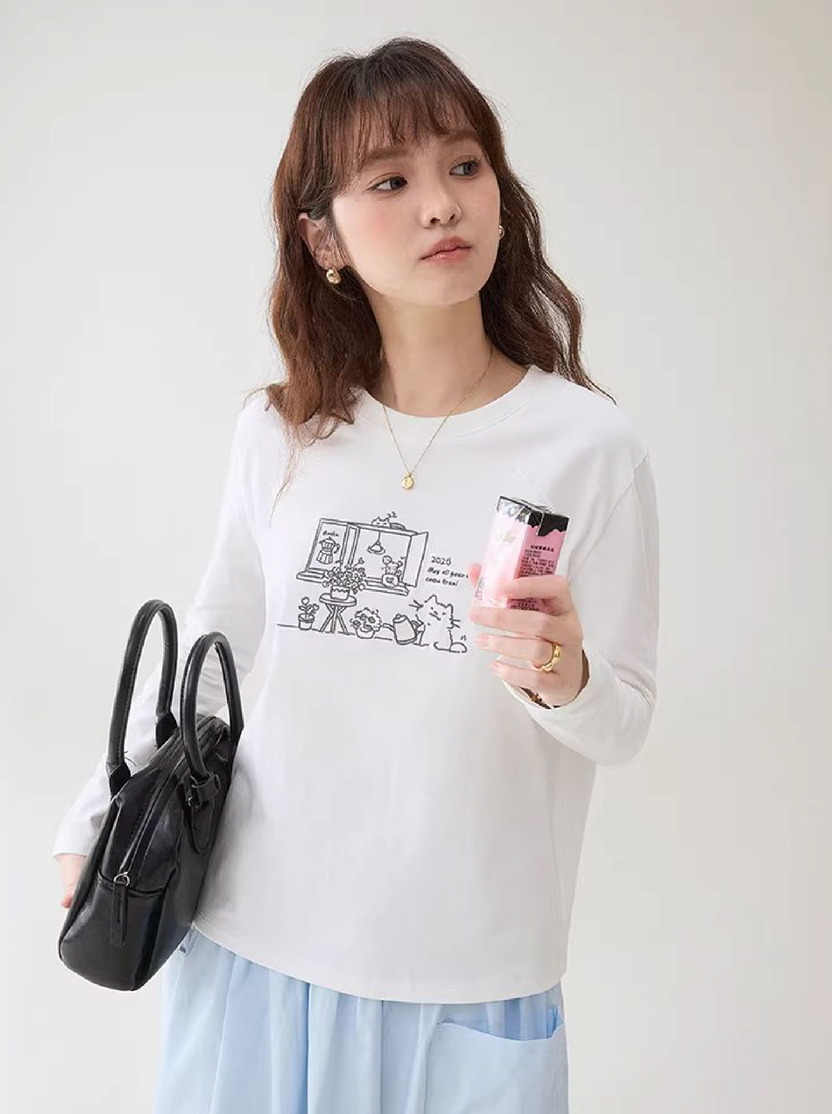 漫畫感線條圖案繡花T恤女春季新款純棉圓領上衣