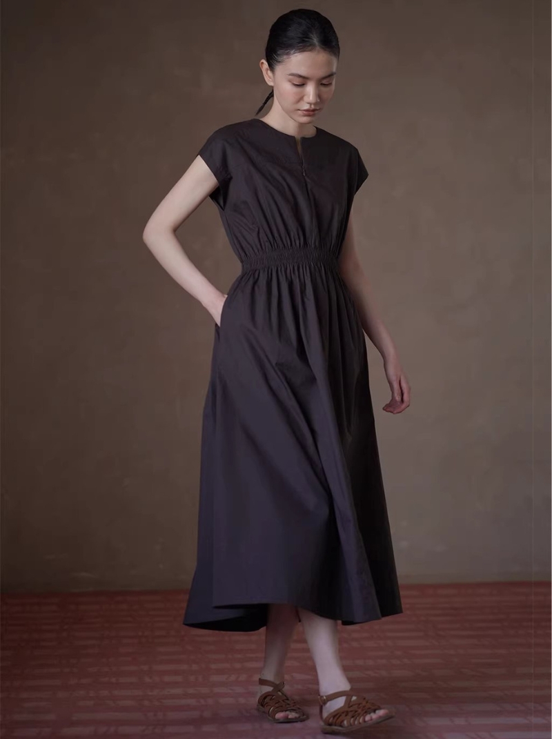 通勤的要義100棉顯瘦好版型收腰V領大裙擺遮肉連身裙女