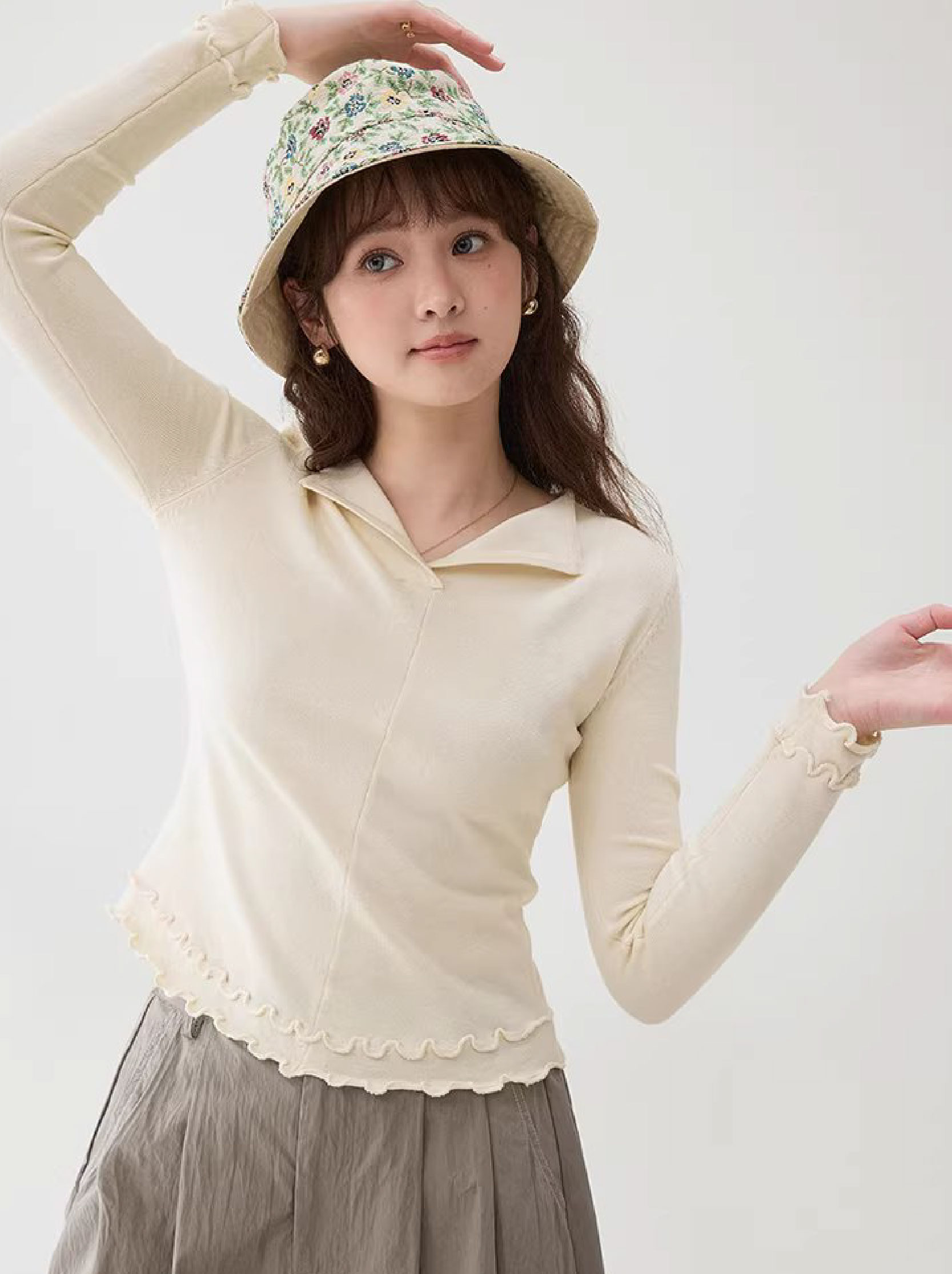 波浪邊弧擺翻v領針織衫女春季新款修身內搭上衣