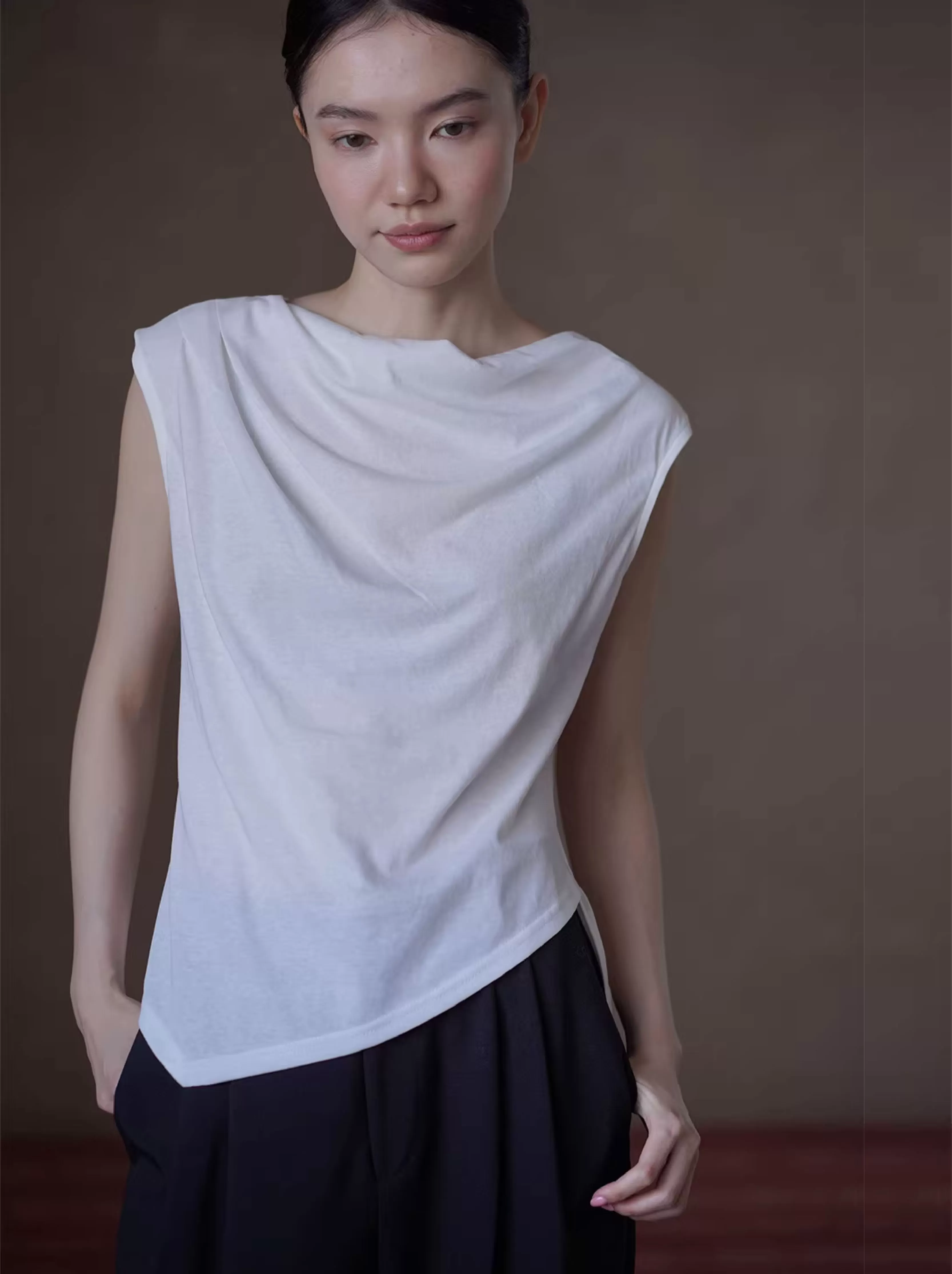 法式浪漫蕩領設計透氣薄款簡約氣質通勤無袖顯瘦上衣女