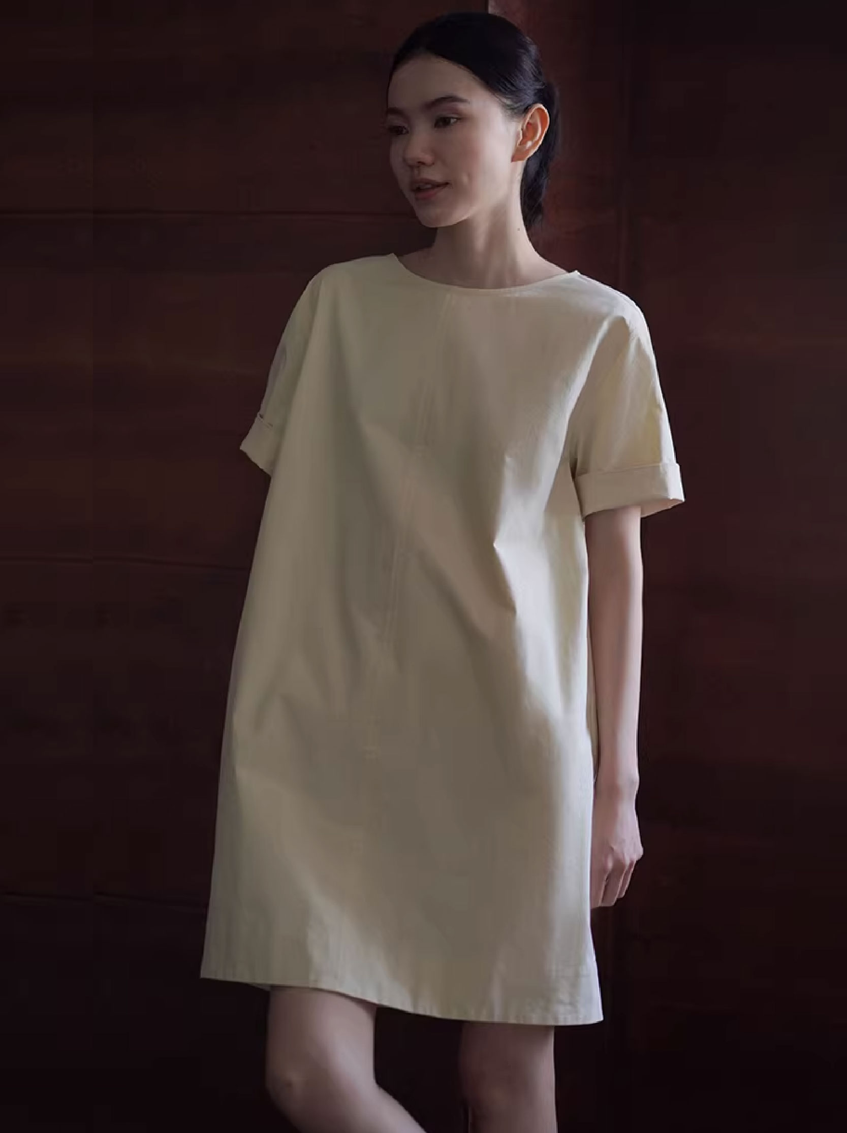 極簡美學透氣萊賽爾棉後領紐扣挺括寬鬆A字顯瘦洋裝女