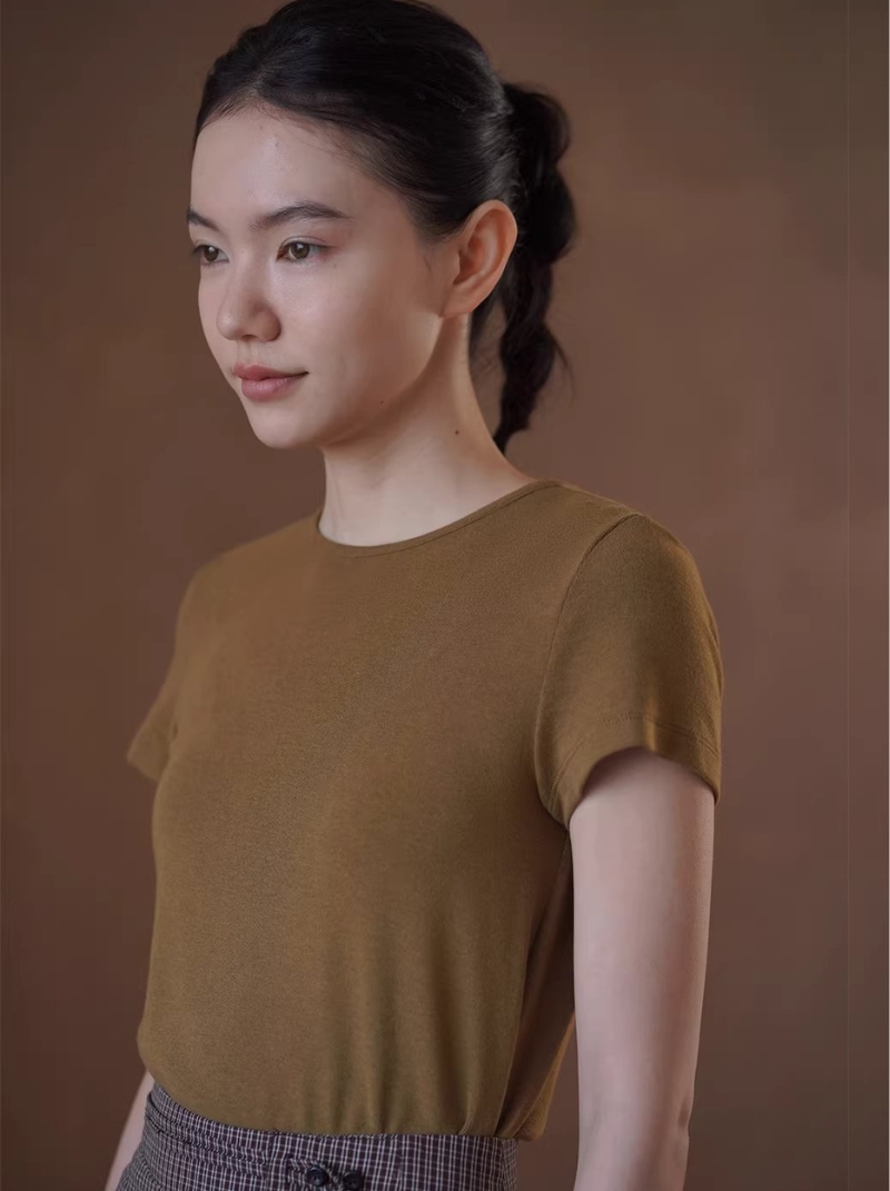 絲滑柔軟上衣彈性不束縛透氣合身顯白基礎圓領短袖T恤女