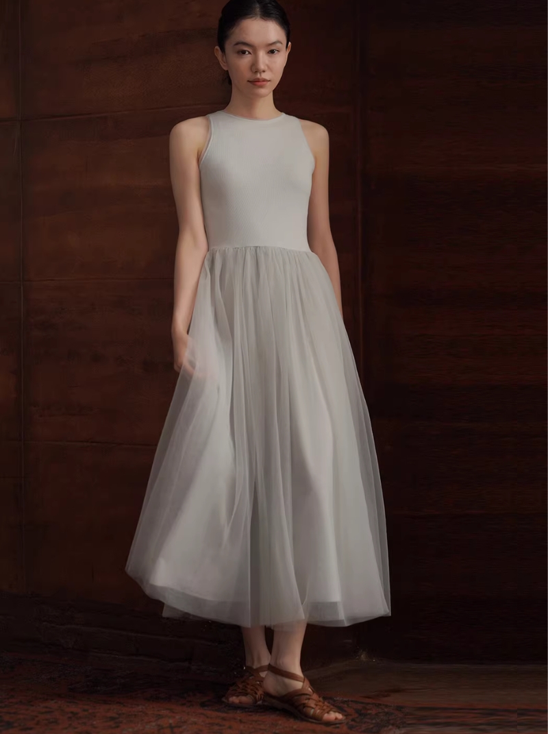 浪漫仲夏夜朦朧夢幻網紗大裙擺拼接彈性無袖圓領洋裝