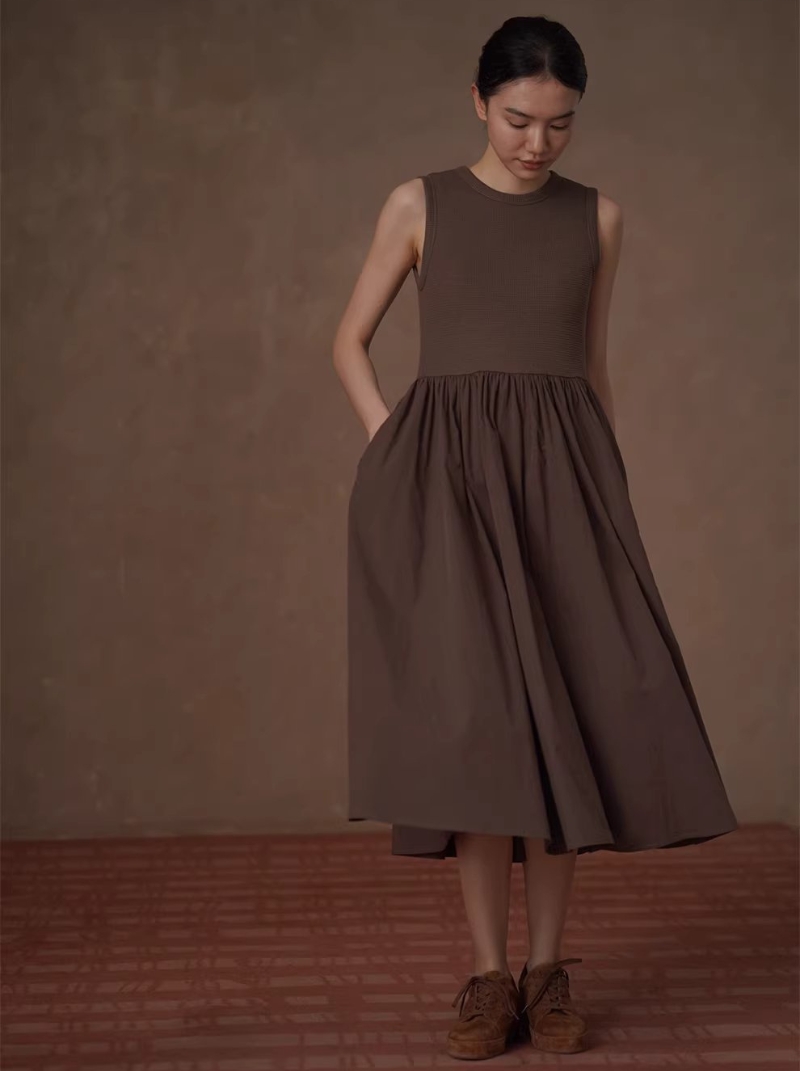 桑莓華夫格拼接高支棉混紡扭褶高腰顯瘦背心蓬蓬連身裙